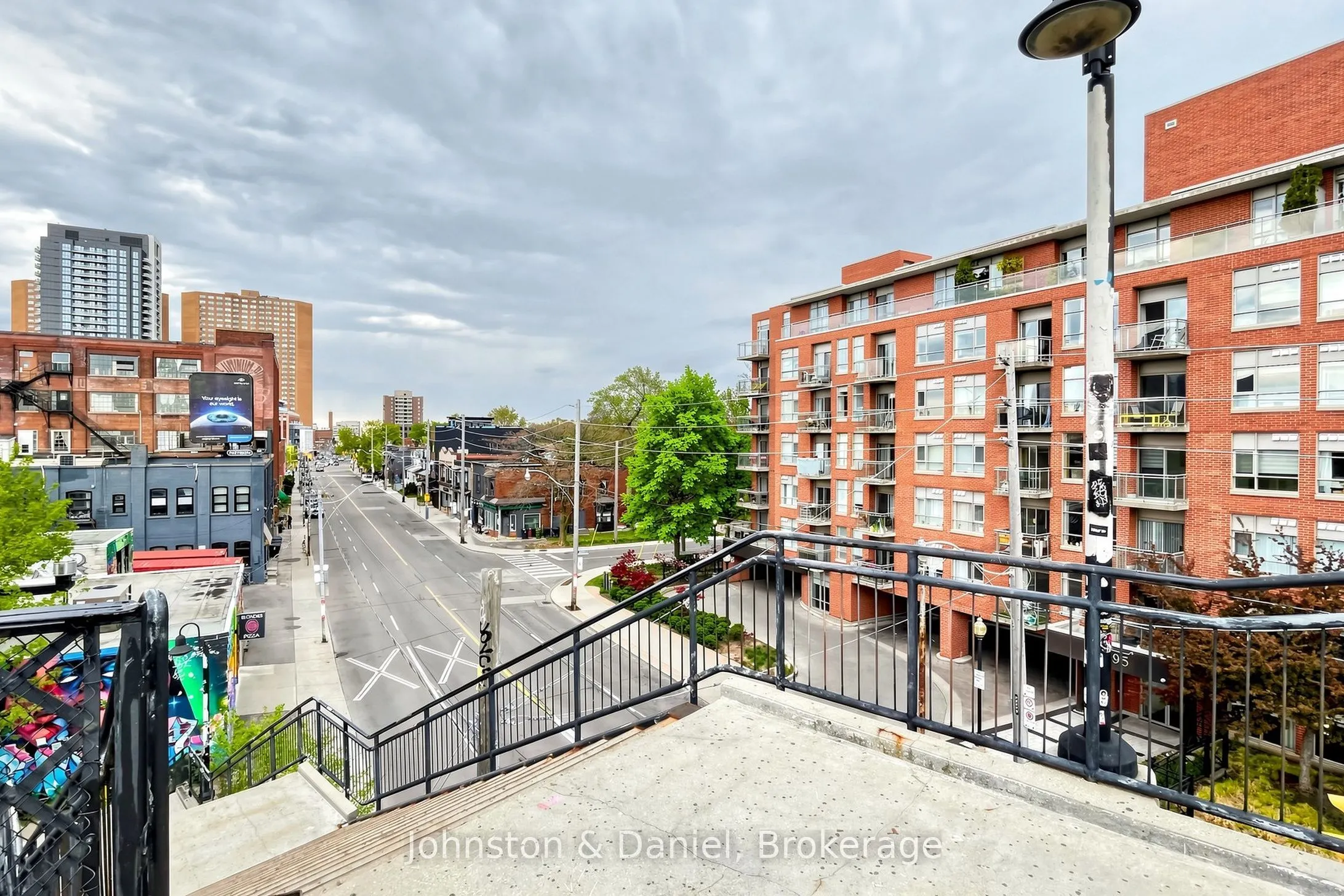 2495 Dundas Street W #417