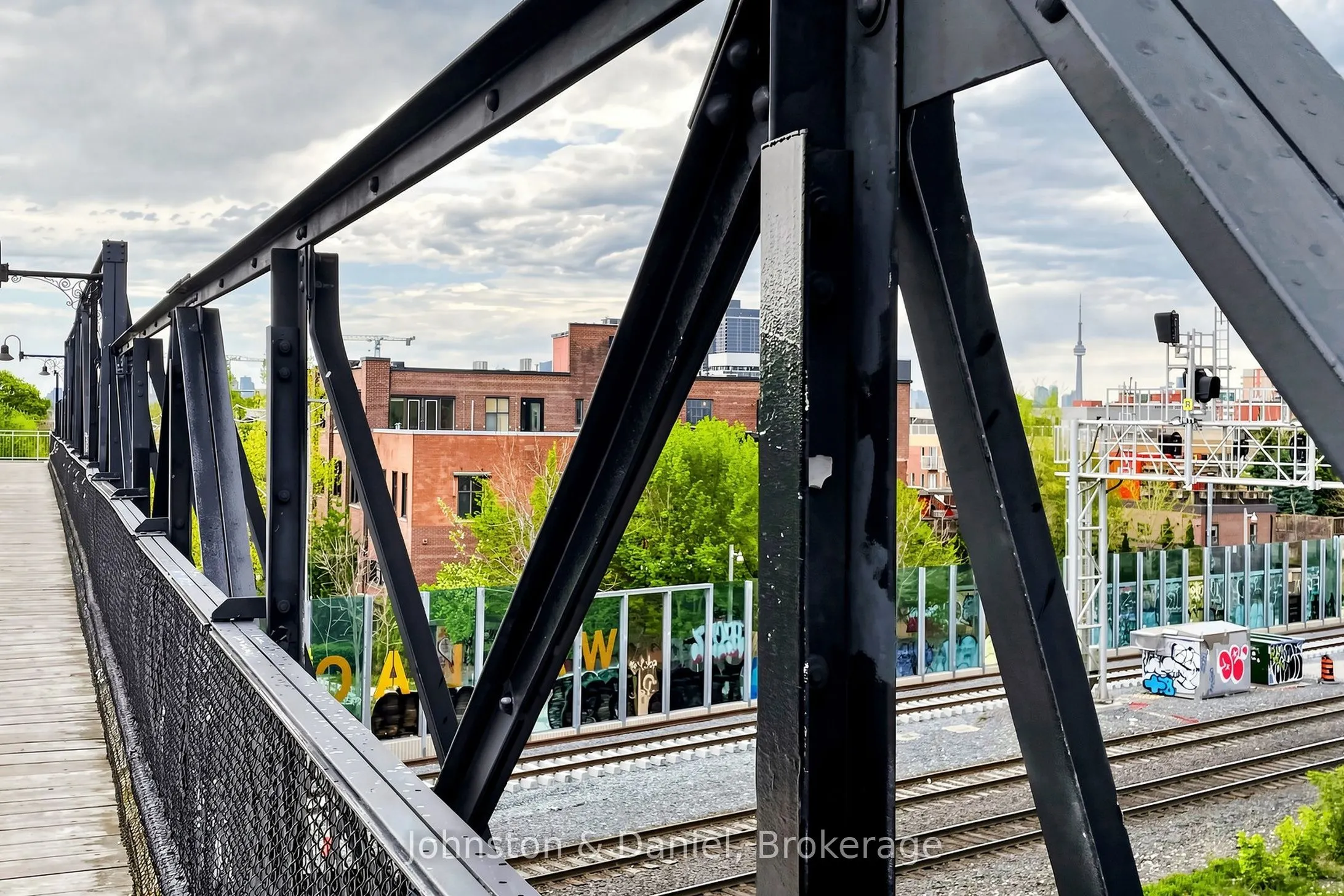 2495 Dundas Street W #417