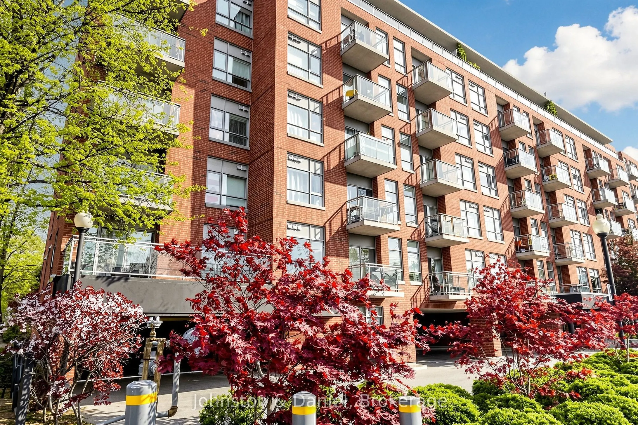 2495 Dundas Street W #417