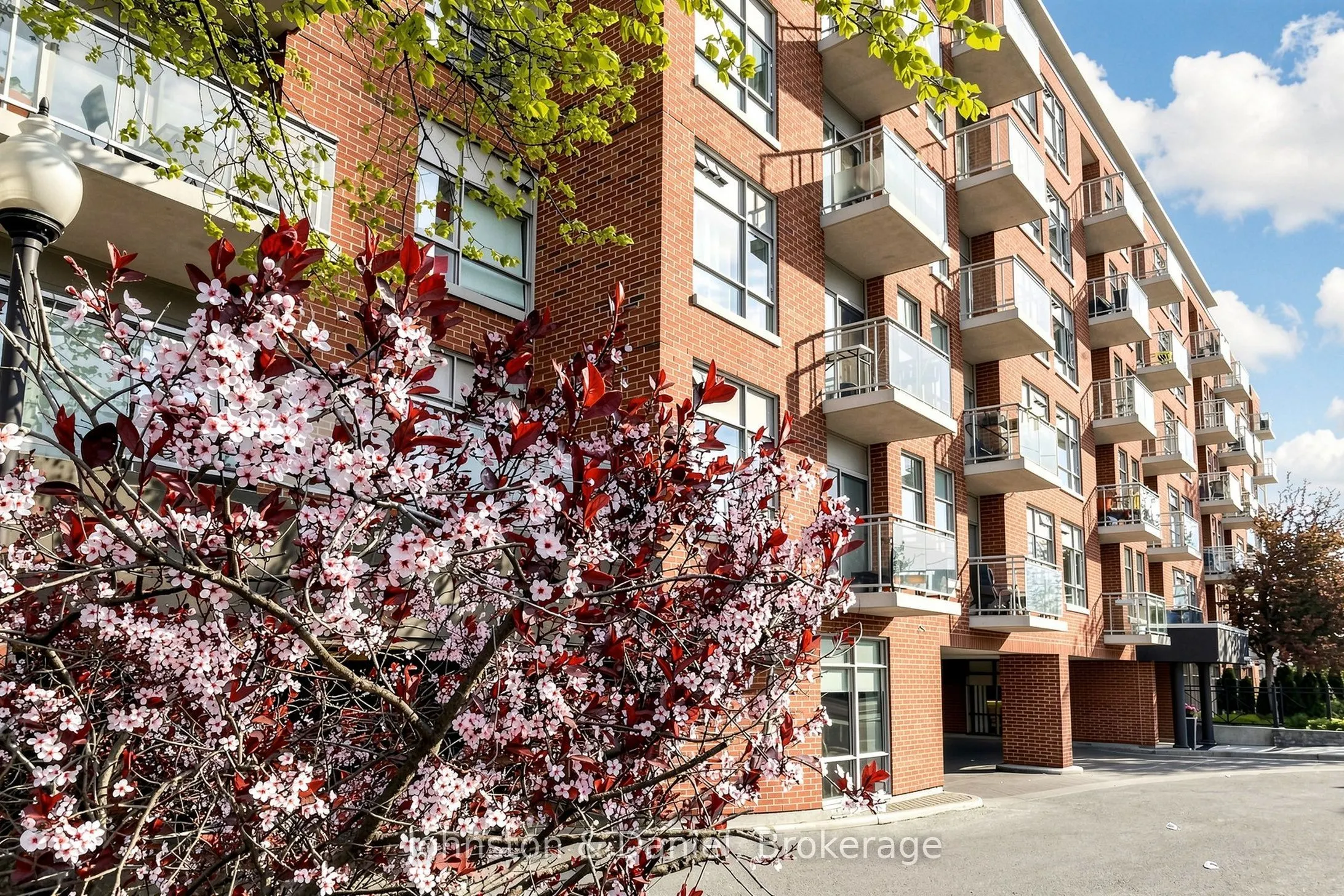 2495 Dundas Street W #417