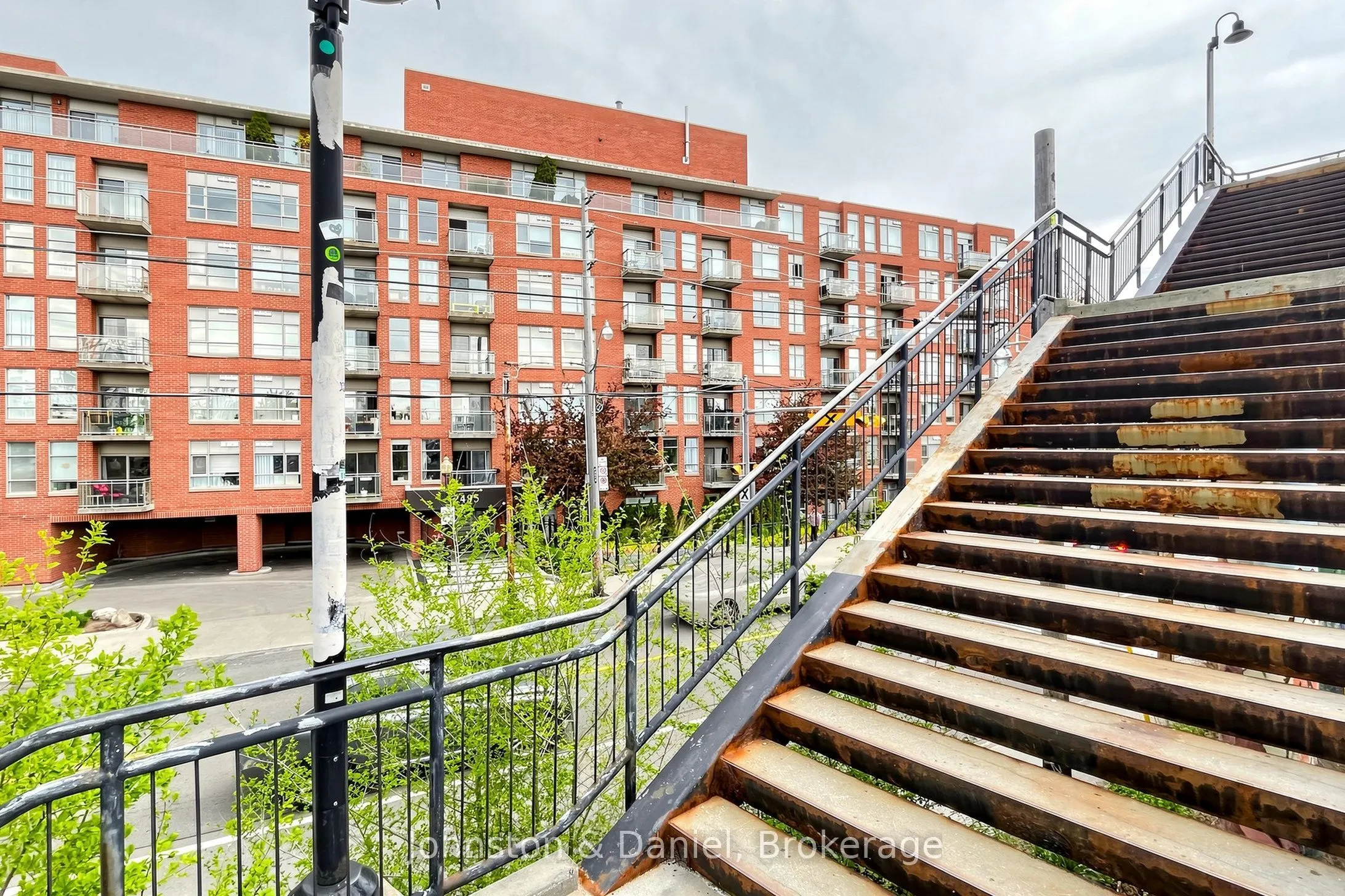 2495 Dundas Street W #417