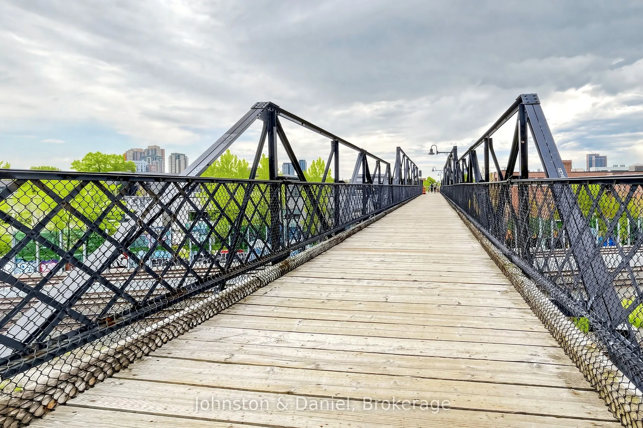 2495 Dundas Street W #417