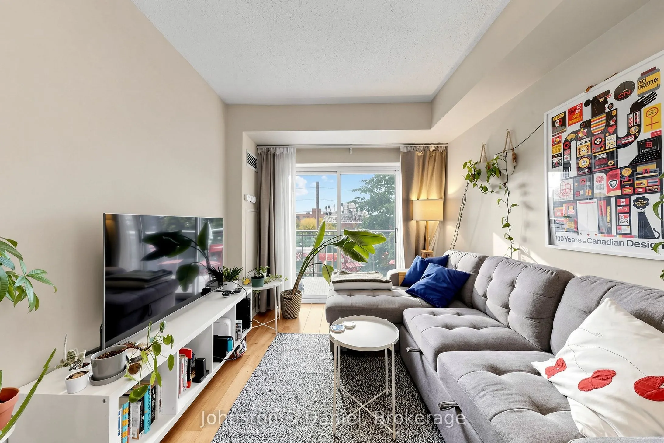 2495 Dundas Street W #417