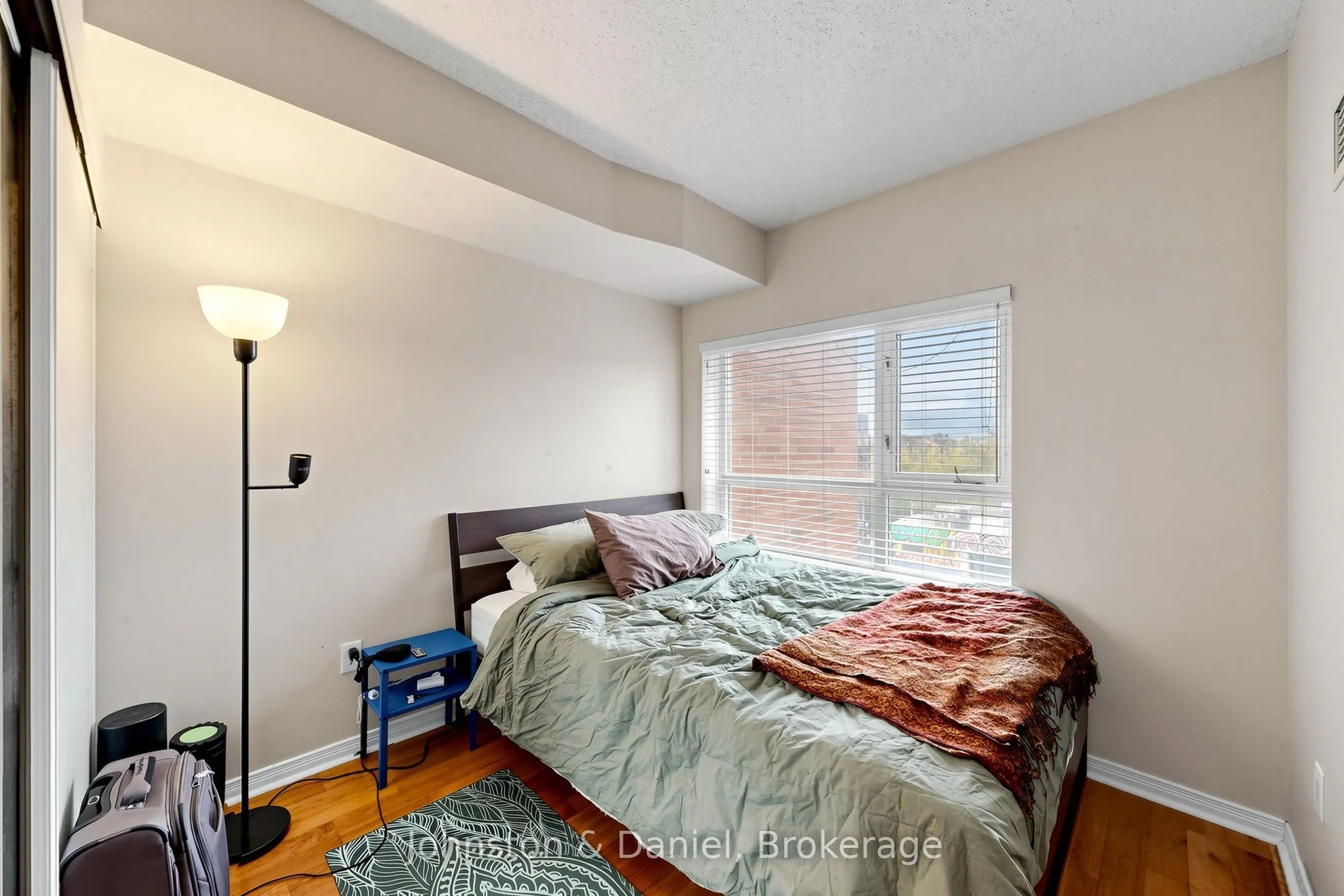 2495 Dundas Street W #417