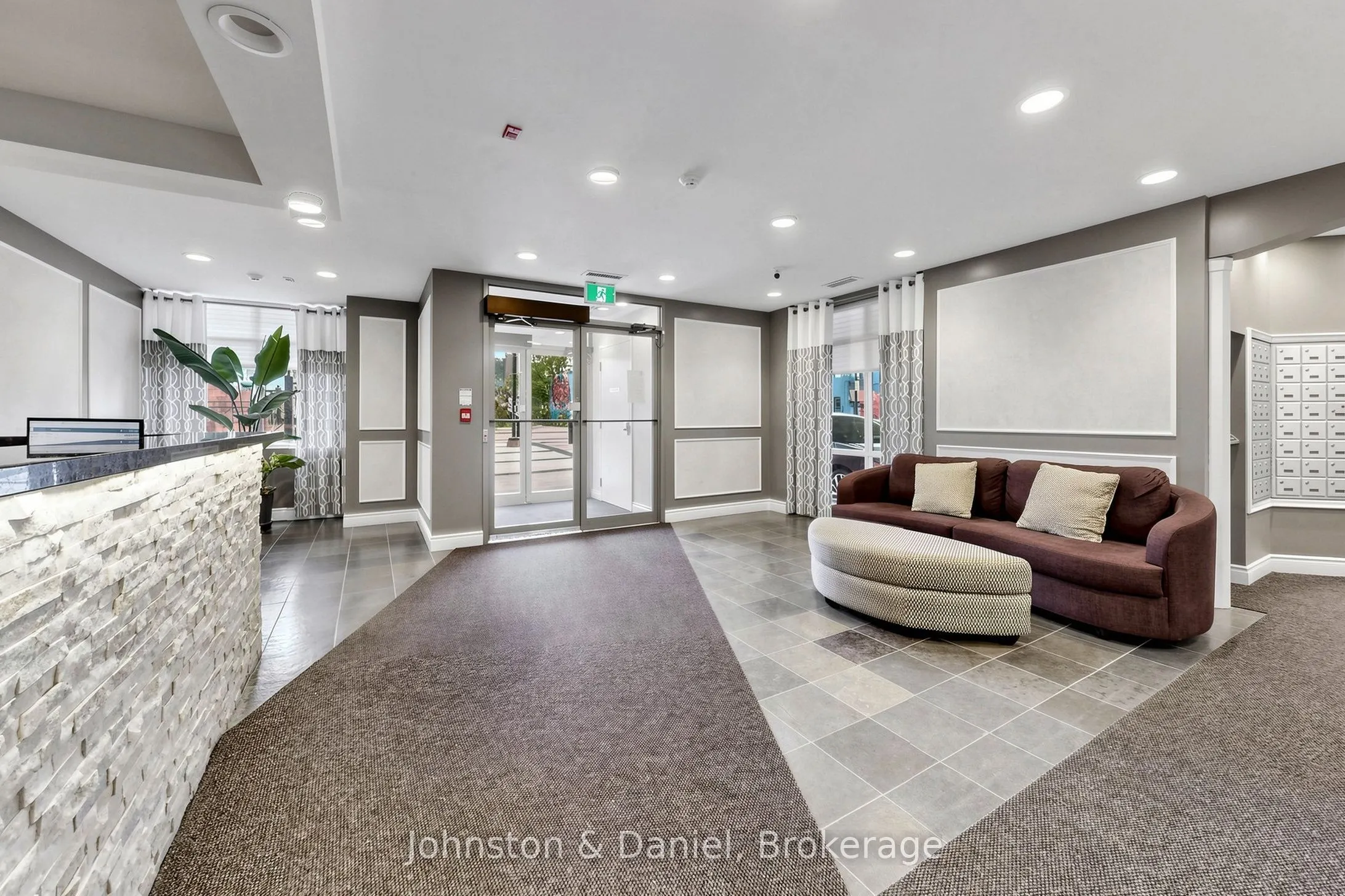 2495 Dundas Street W #417