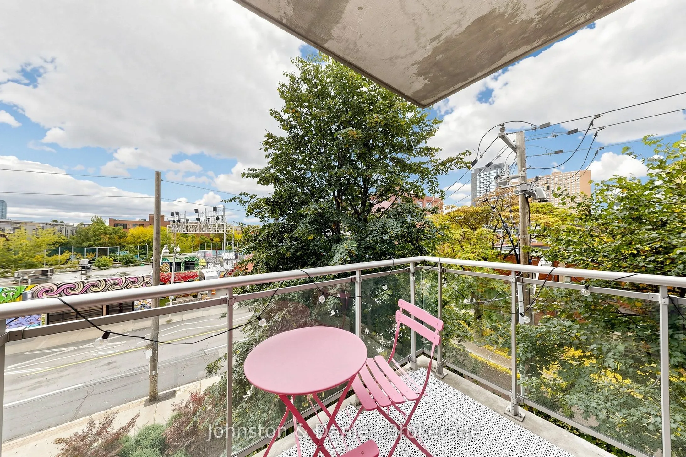 2495 Dundas Street W #417