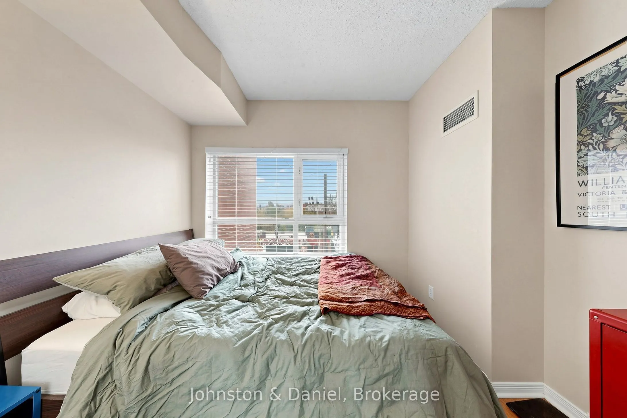 2495 Dundas Street W #417