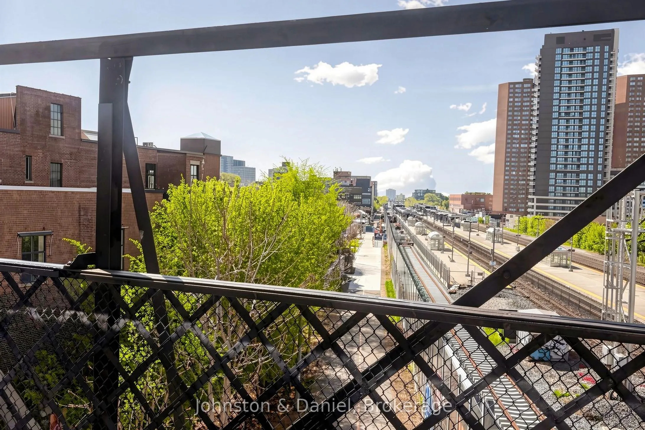2495 Dundas Street W #417