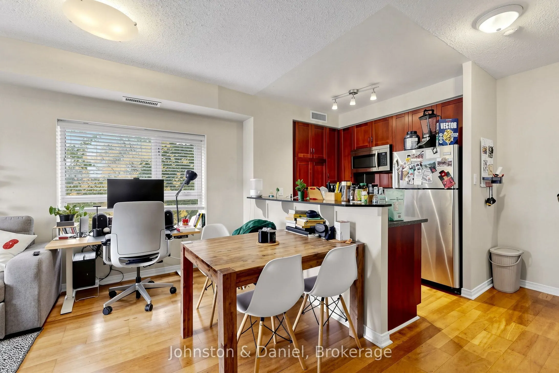 2495 Dundas Street W #417