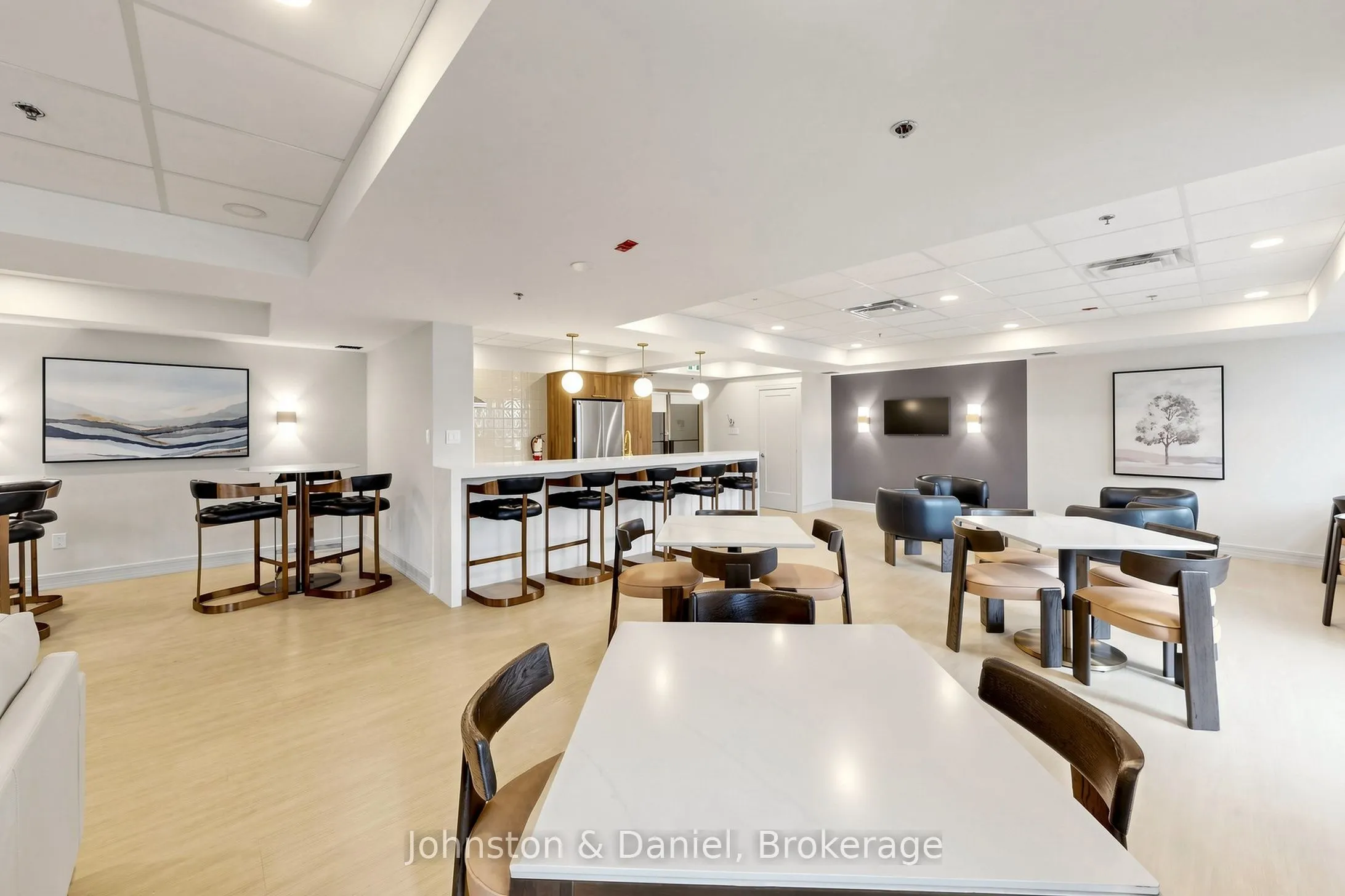 2495 Dundas Street W #417