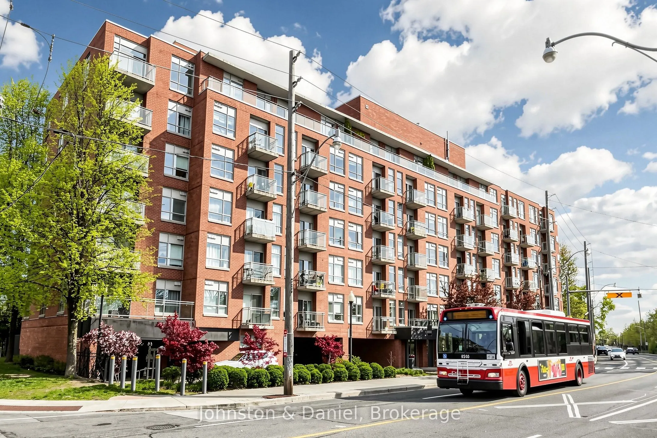 2495 Dundas Street W #417