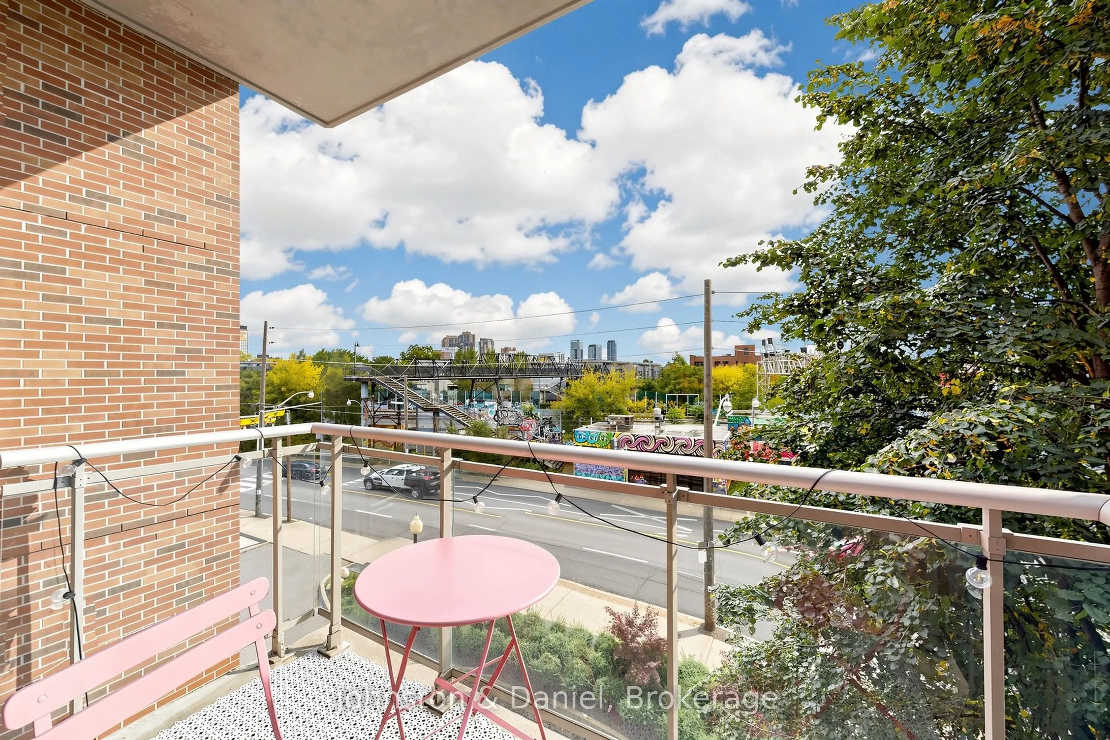 2495 Dundas Street W #417