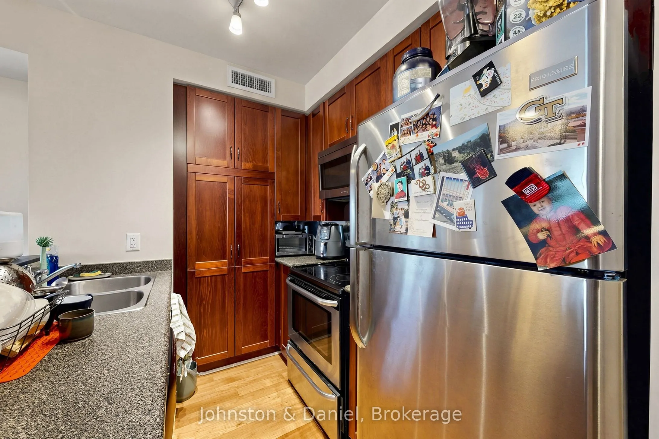 2495 Dundas Street W #417