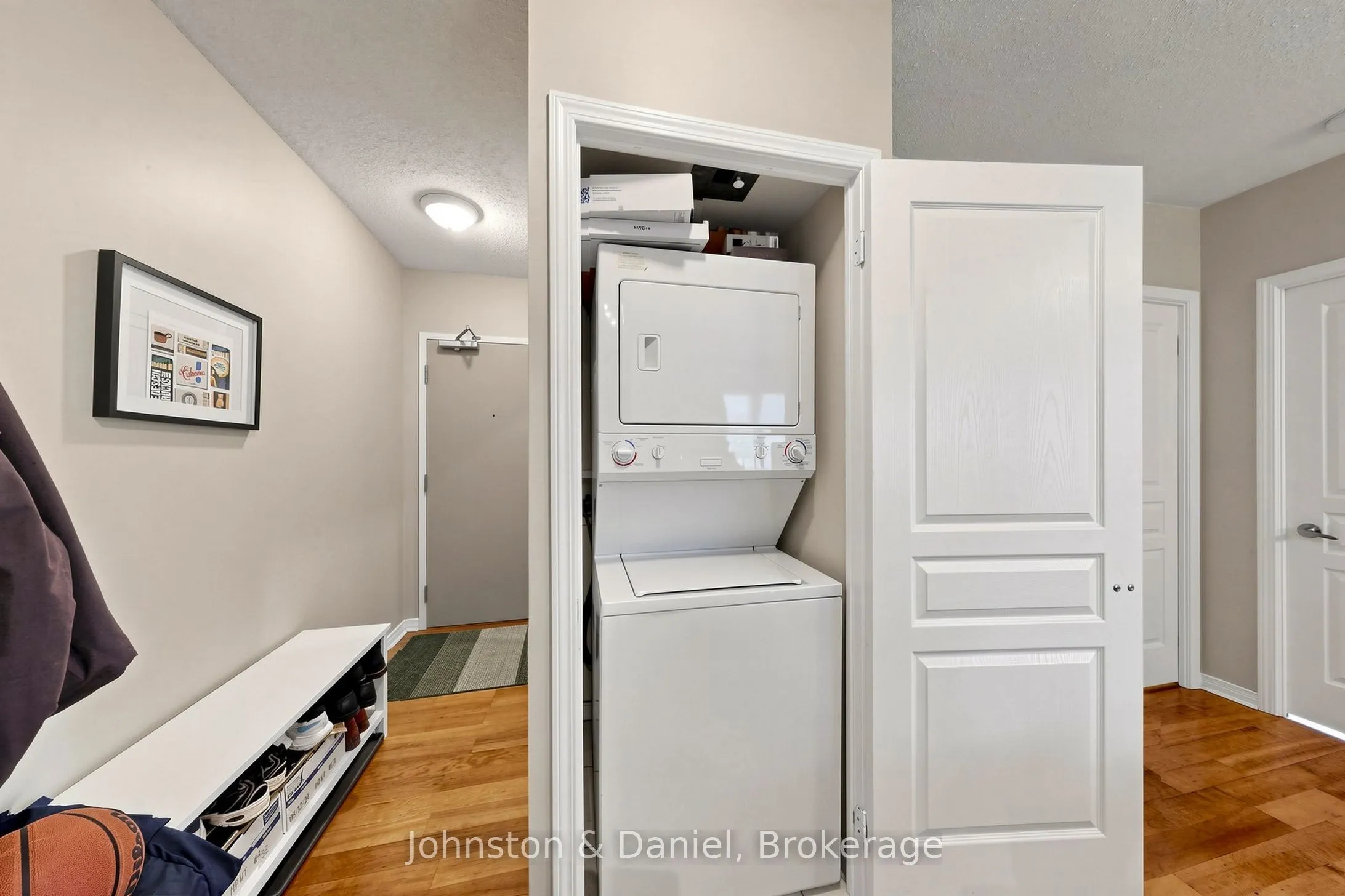 2495 Dundas Street W #417