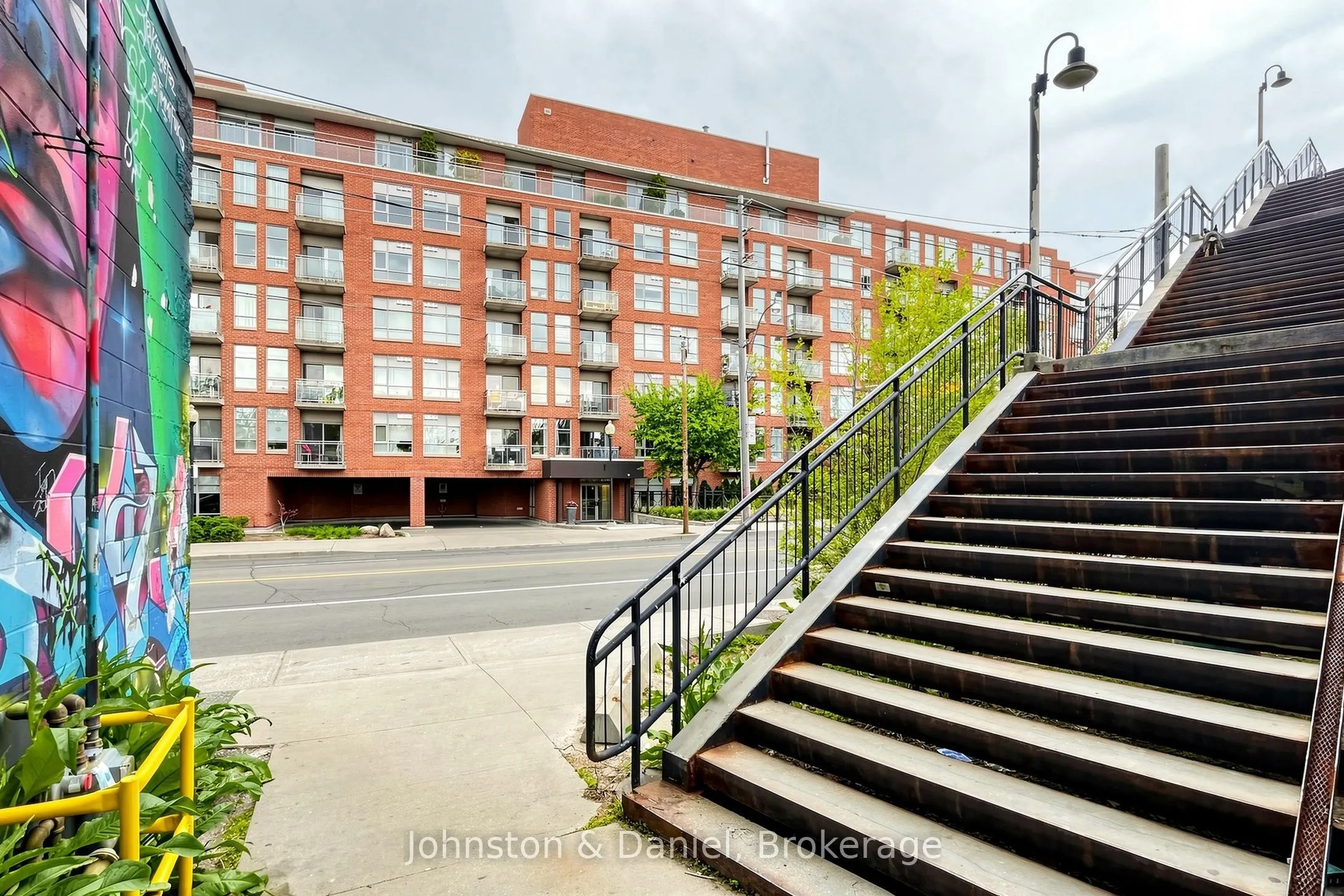 2495 Dundas Street W #417