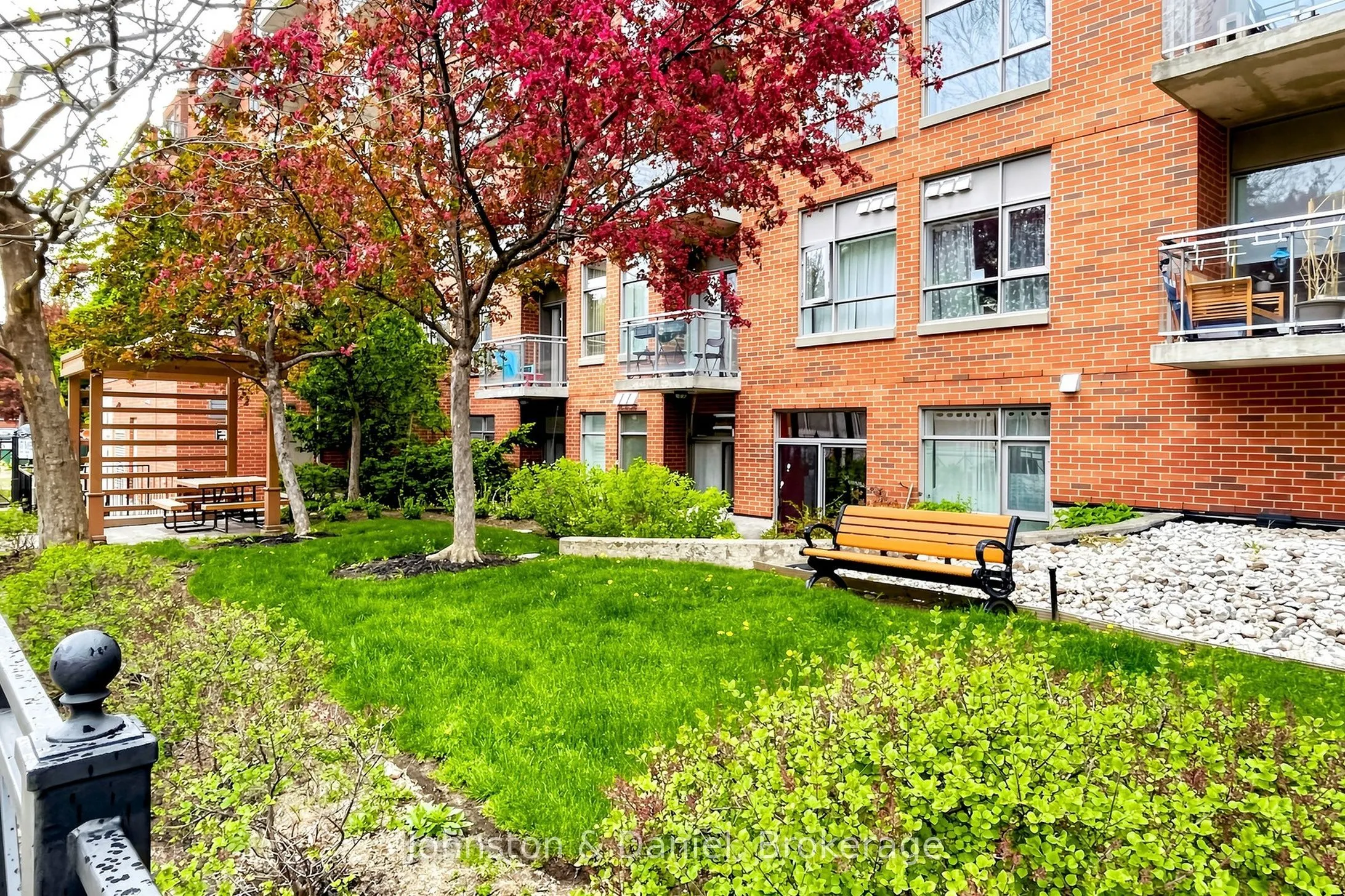 2495 Dundas Street W #417