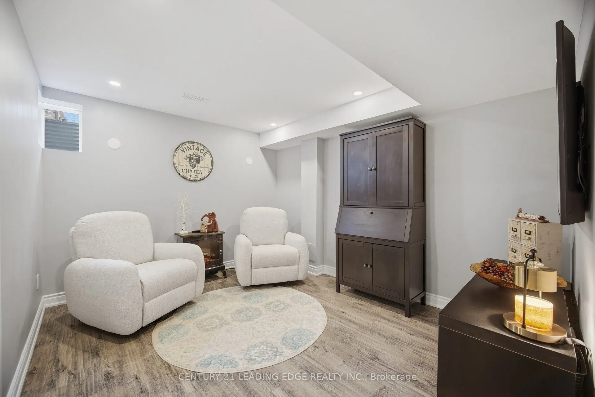 545 Gibson Crescent