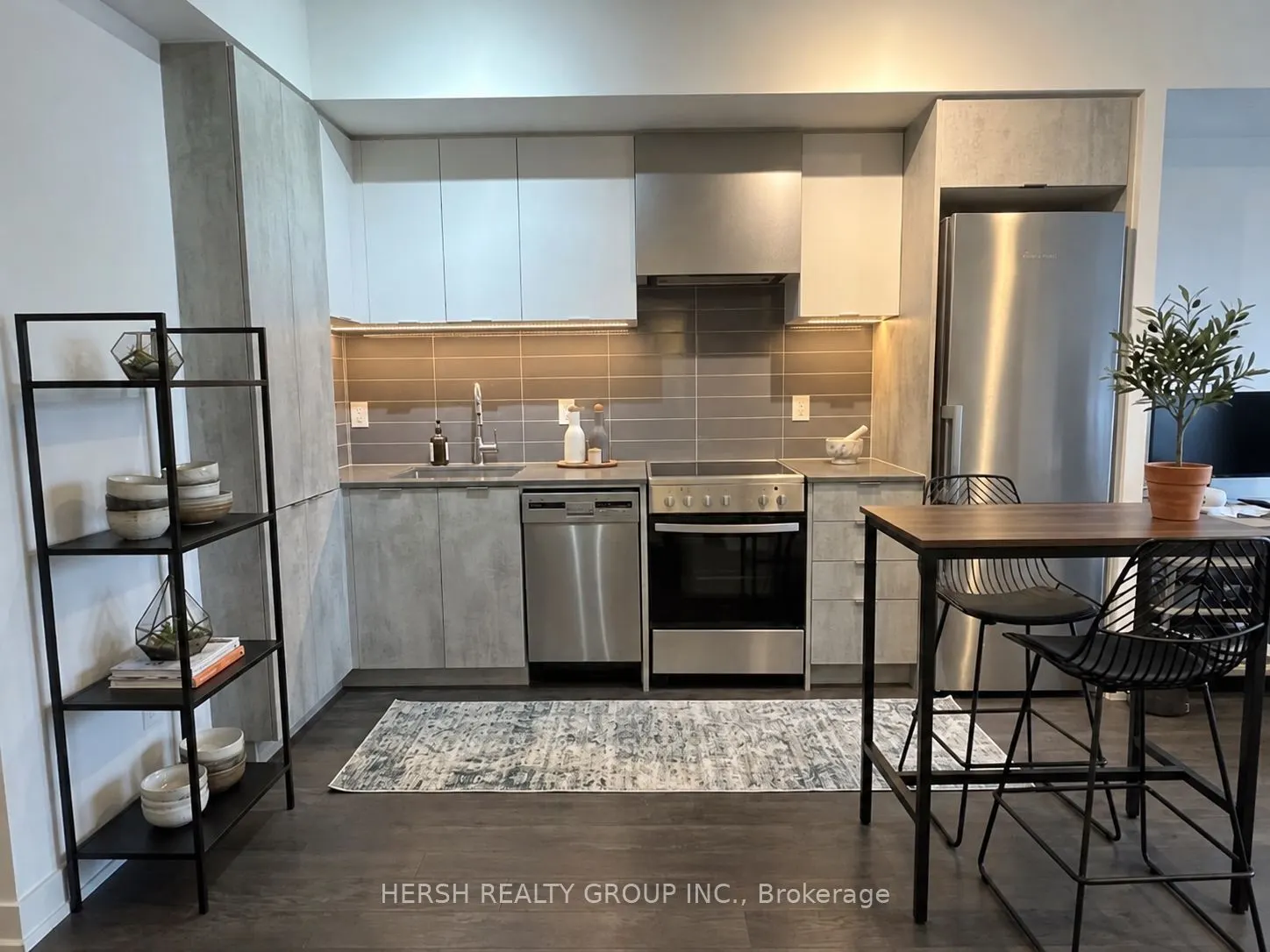 26 gibbs Road #202