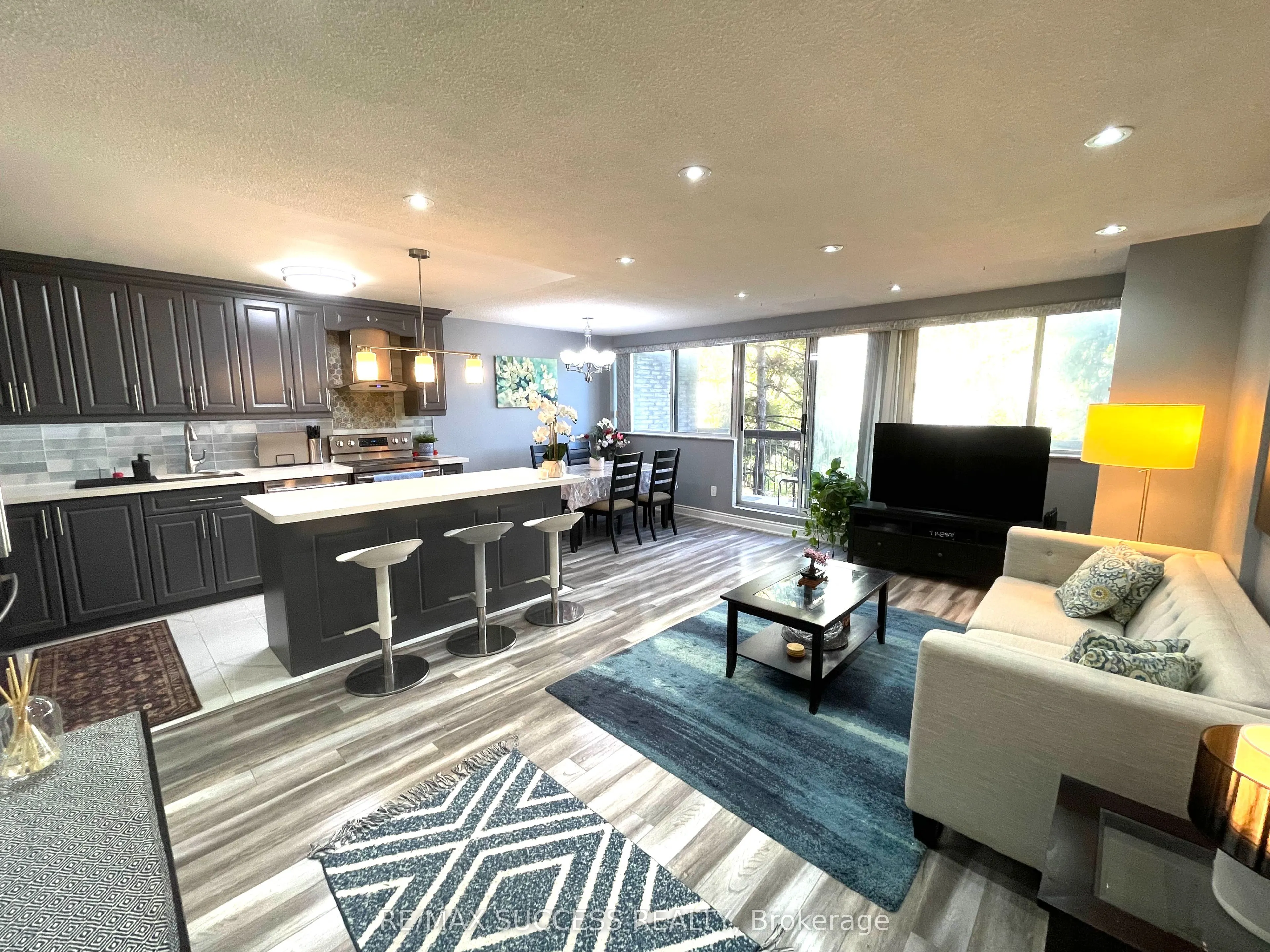 2095 Roche Court #203