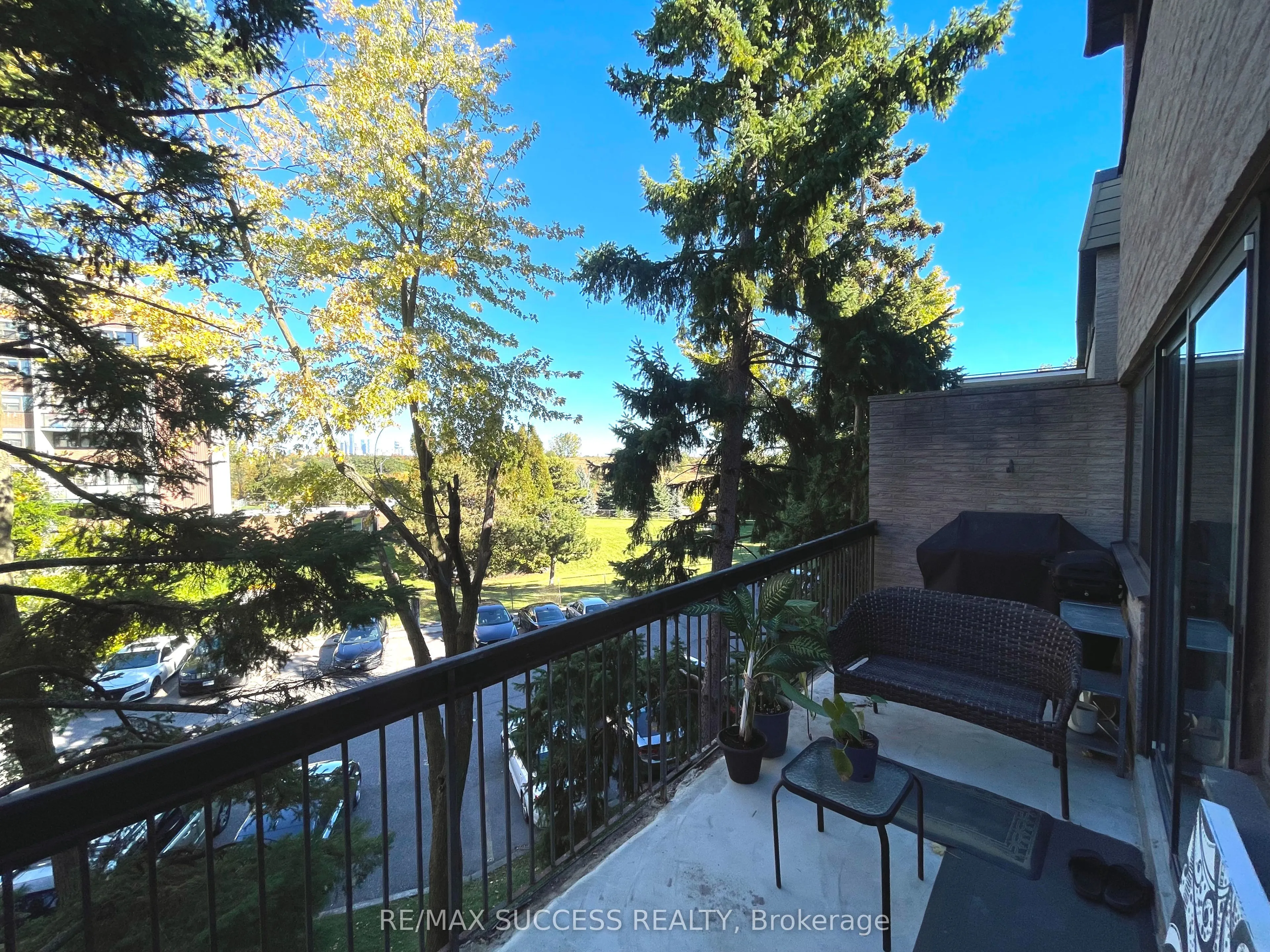 2095 Roche Court #203