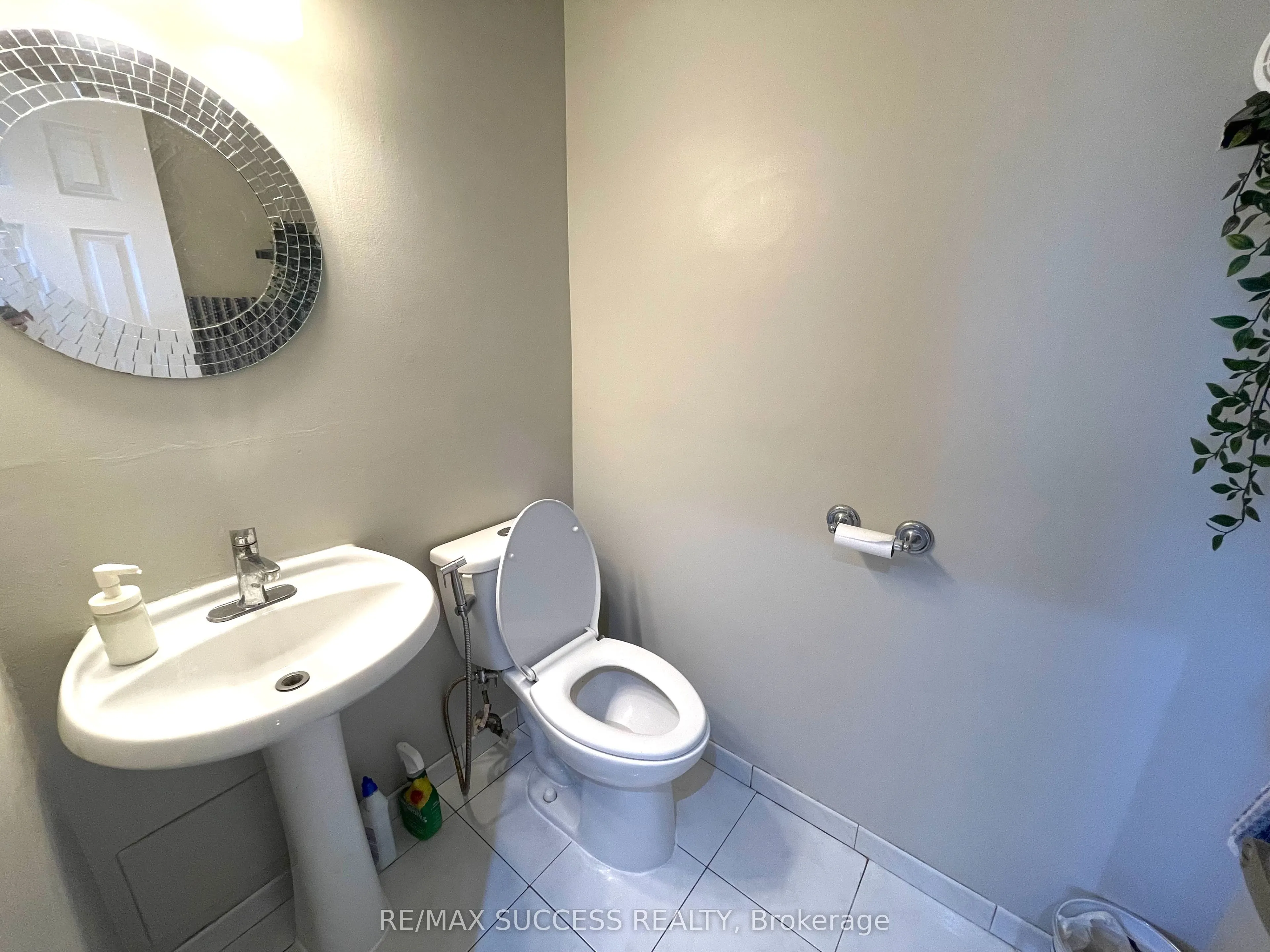 2095 Roche Court #203