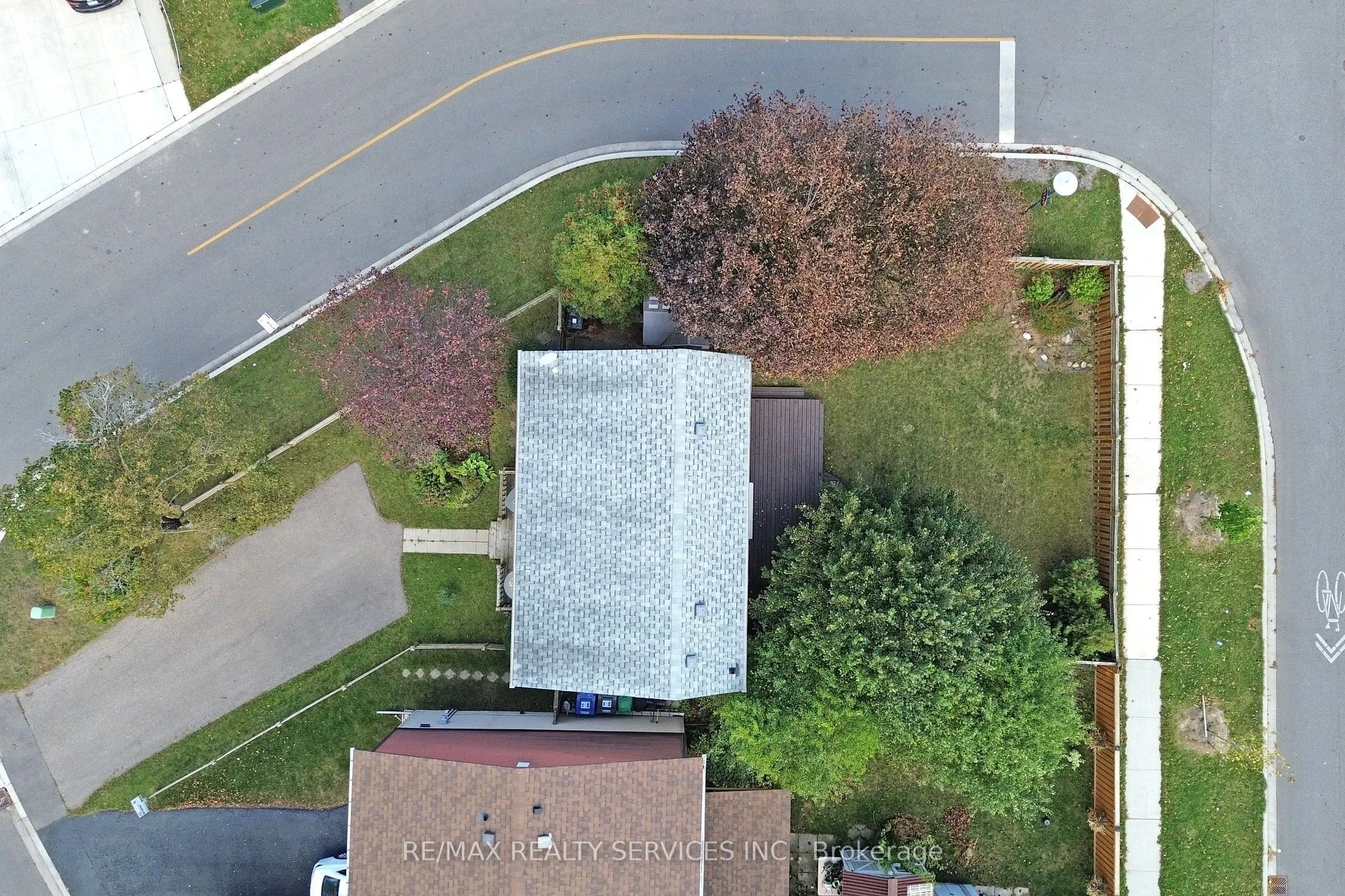 25 Jennifer Square
