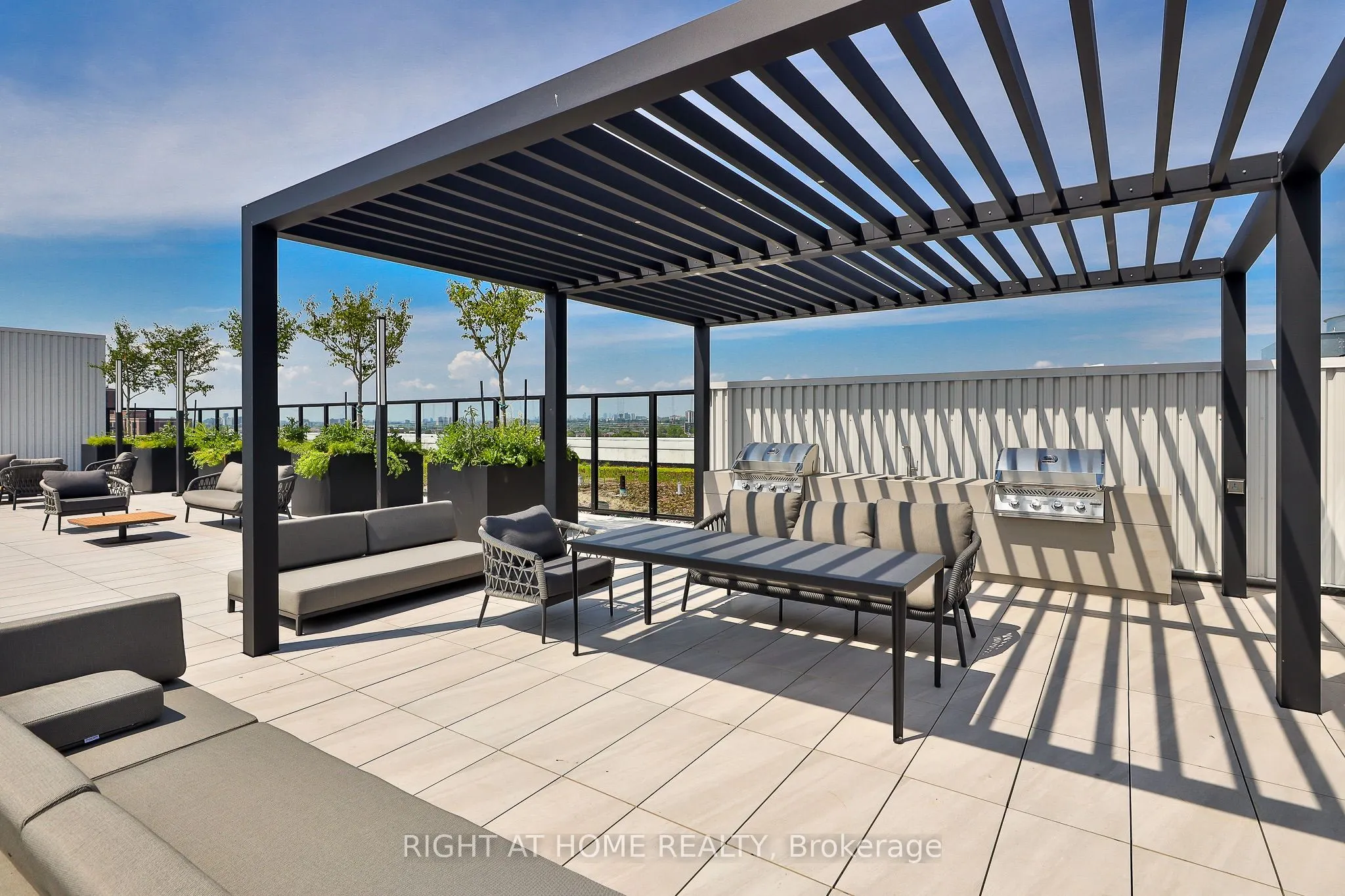 2720 Dundas Street W #409