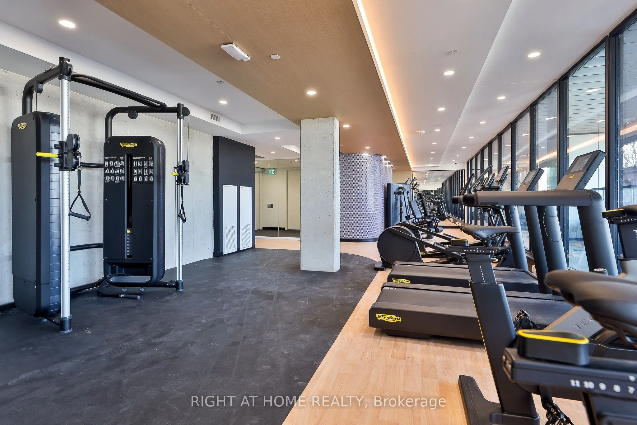 2720 Dundas Street W #409
