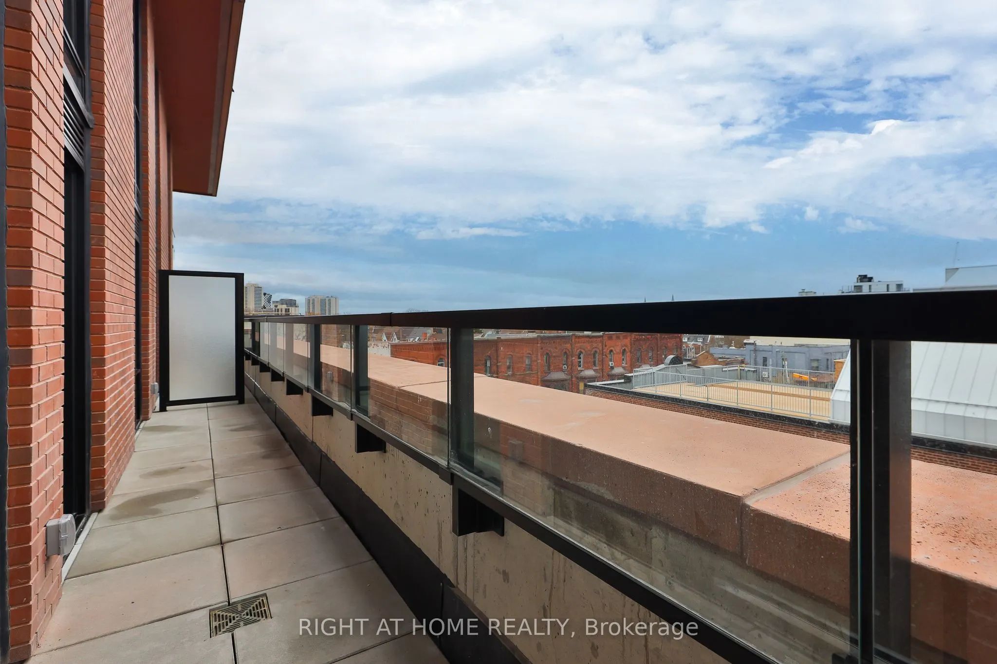 2720 Dundas Street W #409