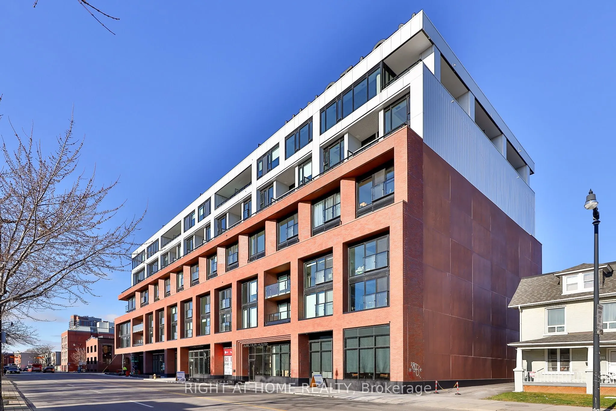 2720 Dundas Street W #409