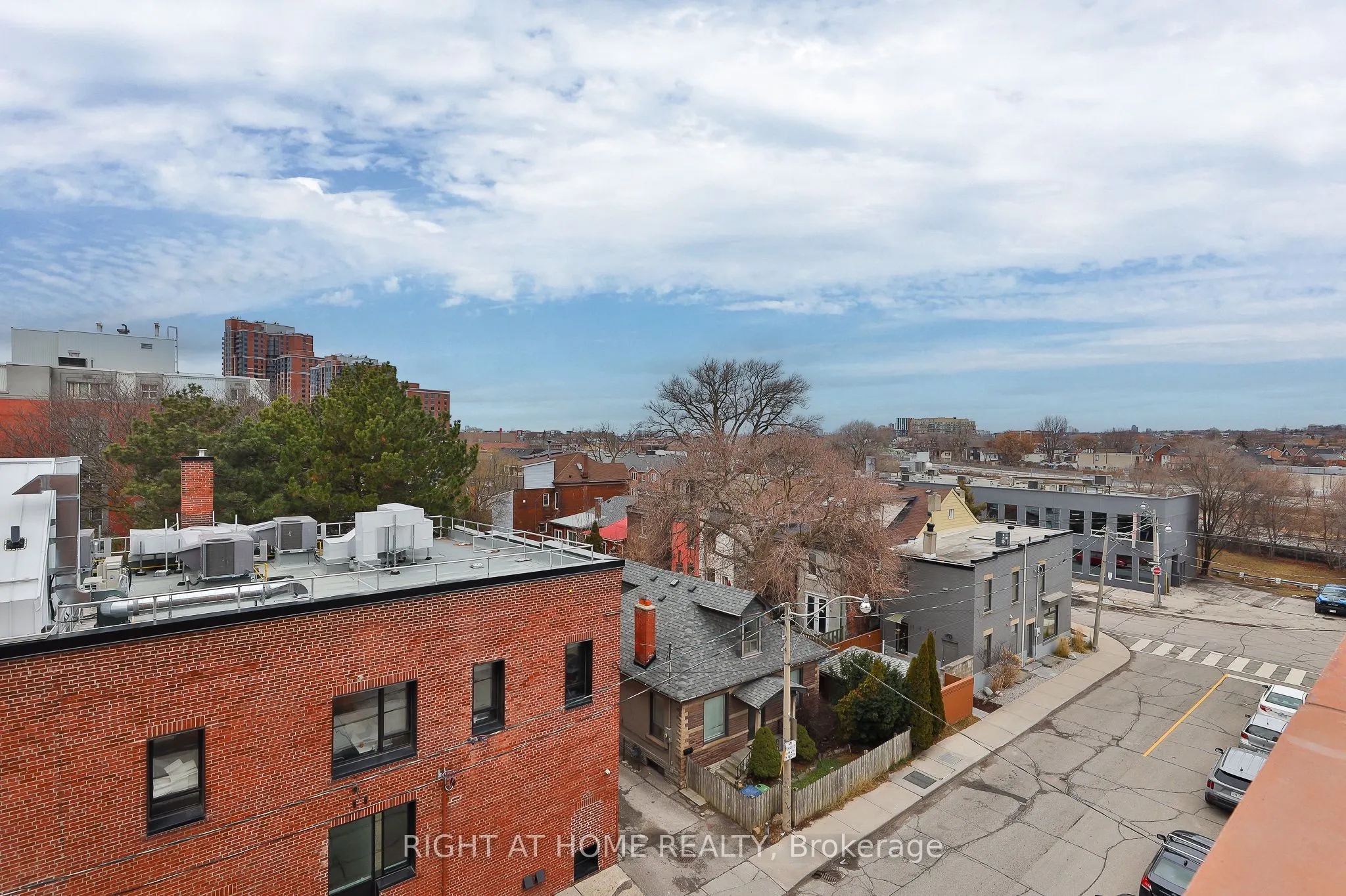 2720 Dundas Street W #409