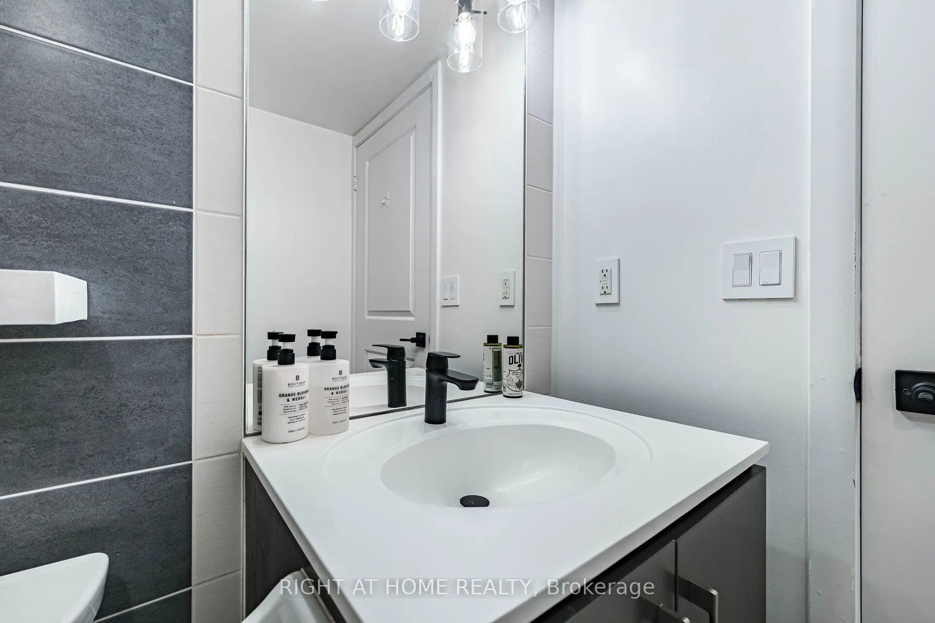 205 Sherway Gardens Road #1211