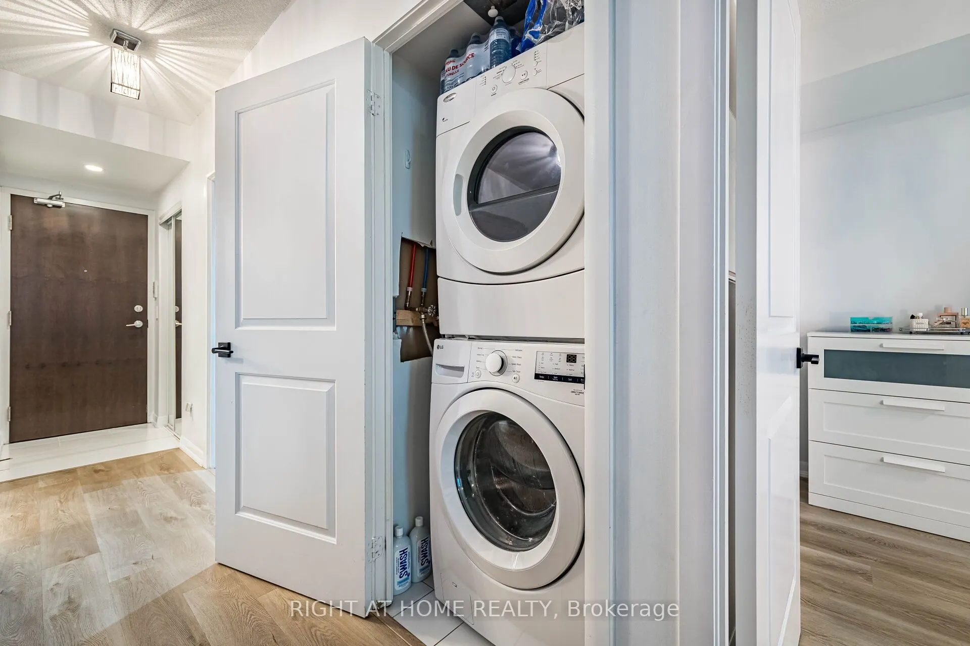 205 Sherway Gardens Road #1211
