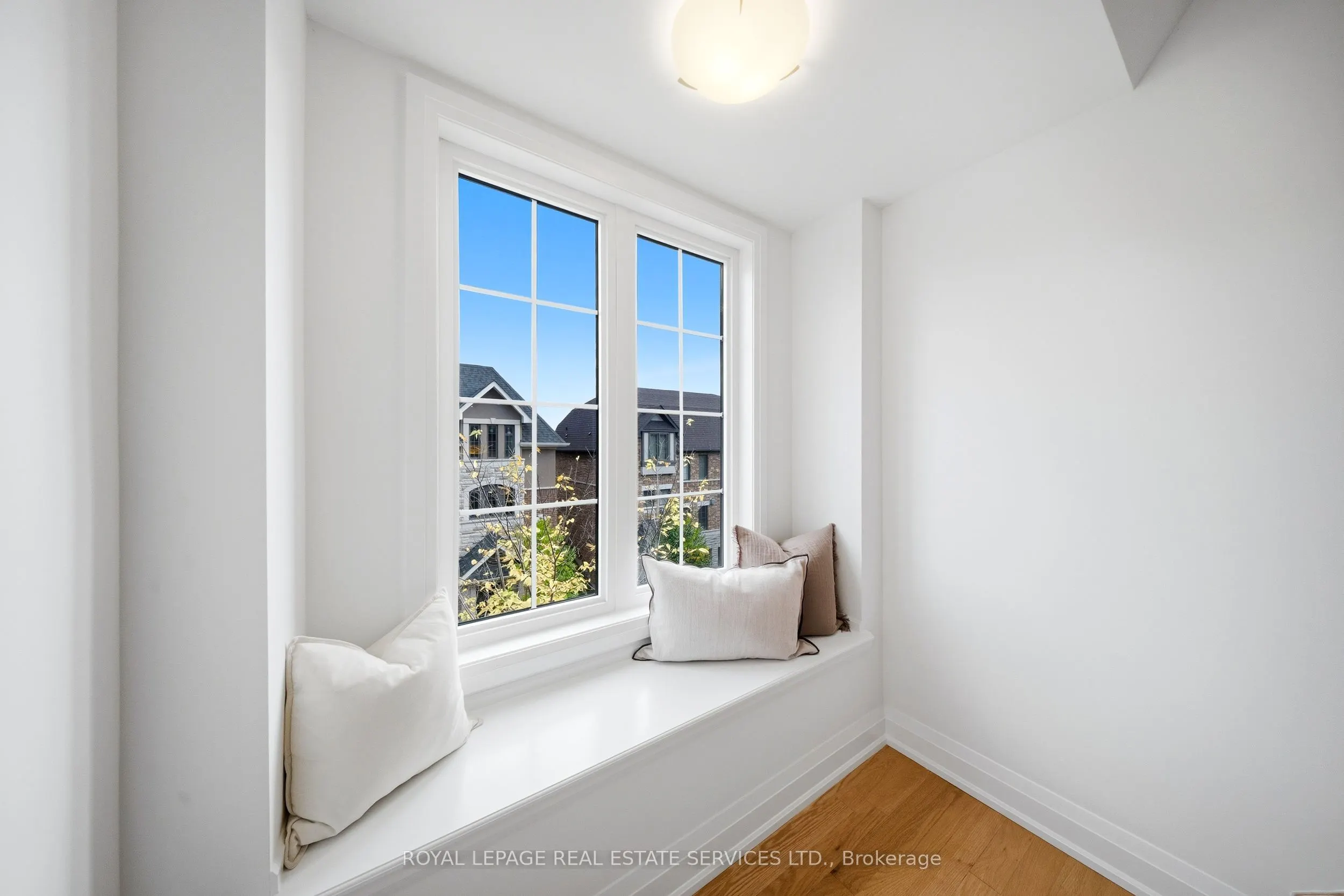 1233 Azinger Lane