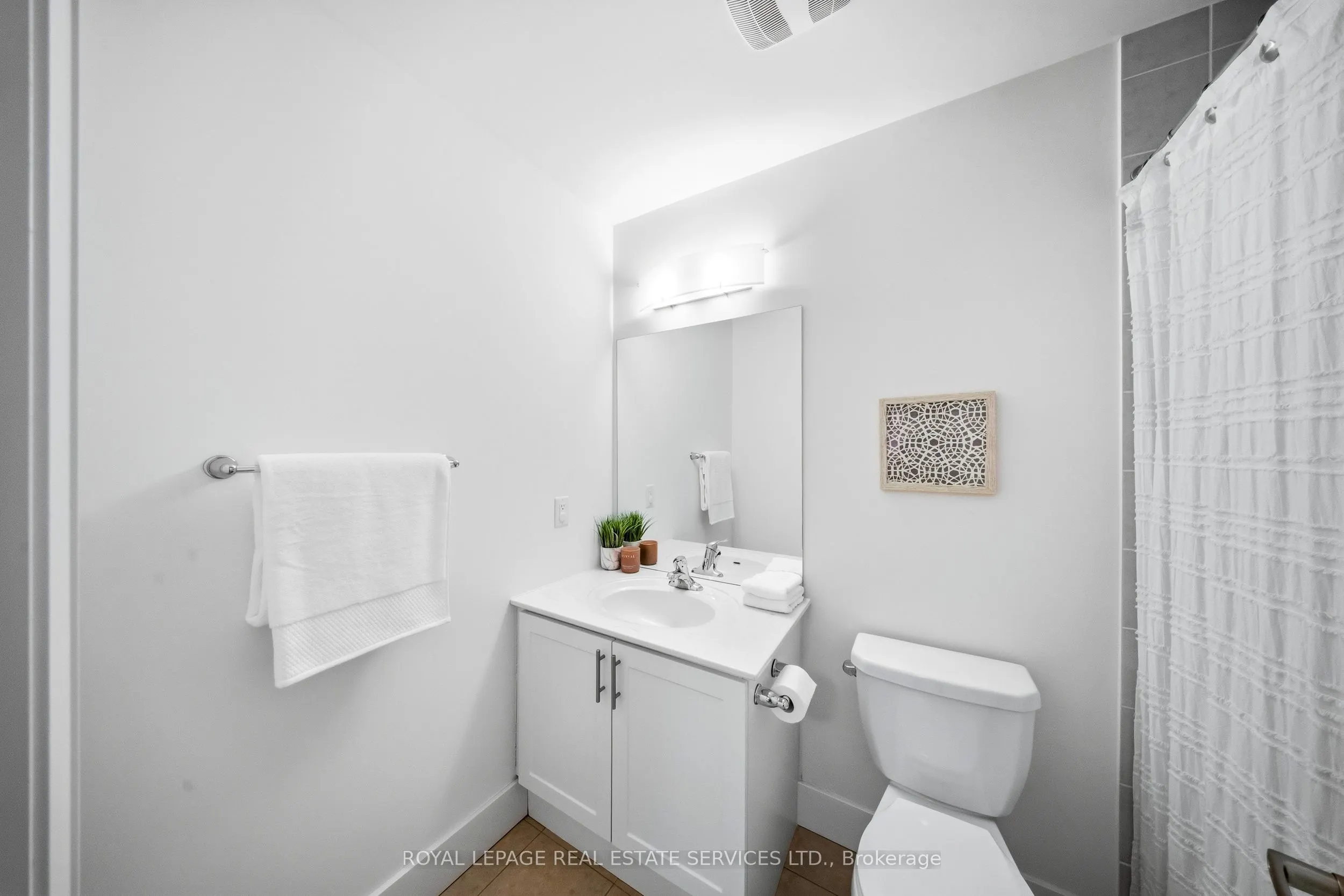 1233 Azinger Lane