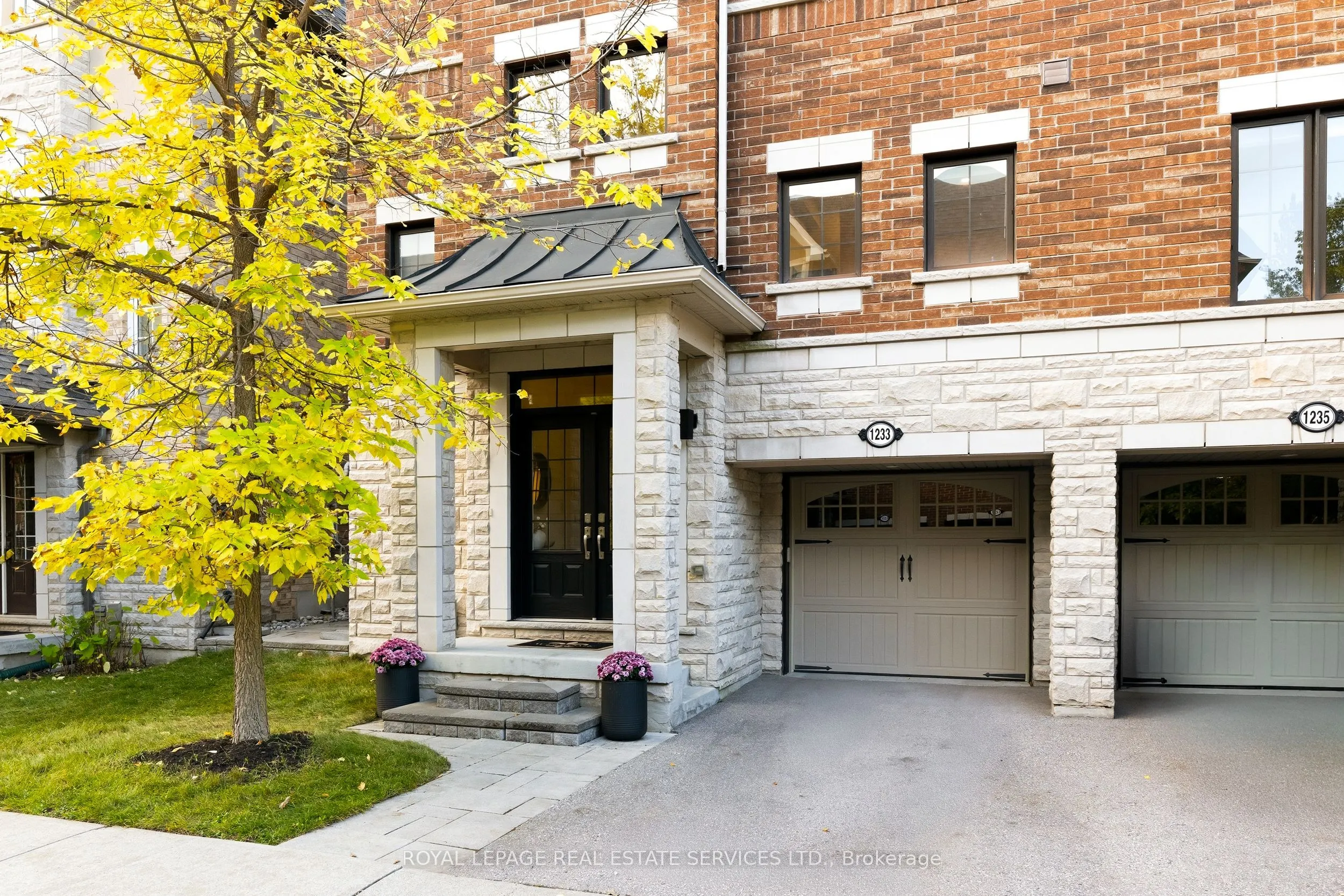 1233 Azinger Lane