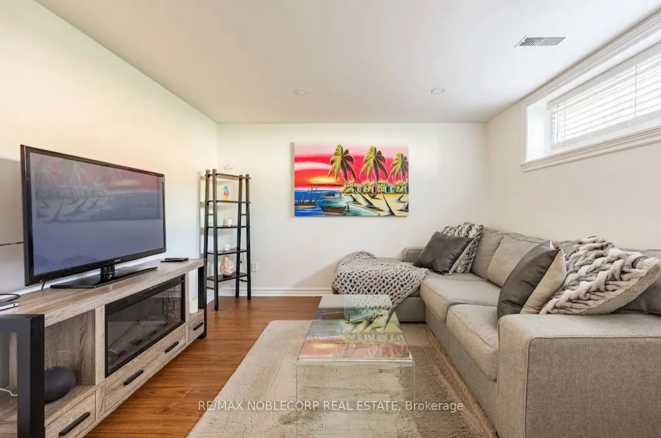 4230 Bloor Street W