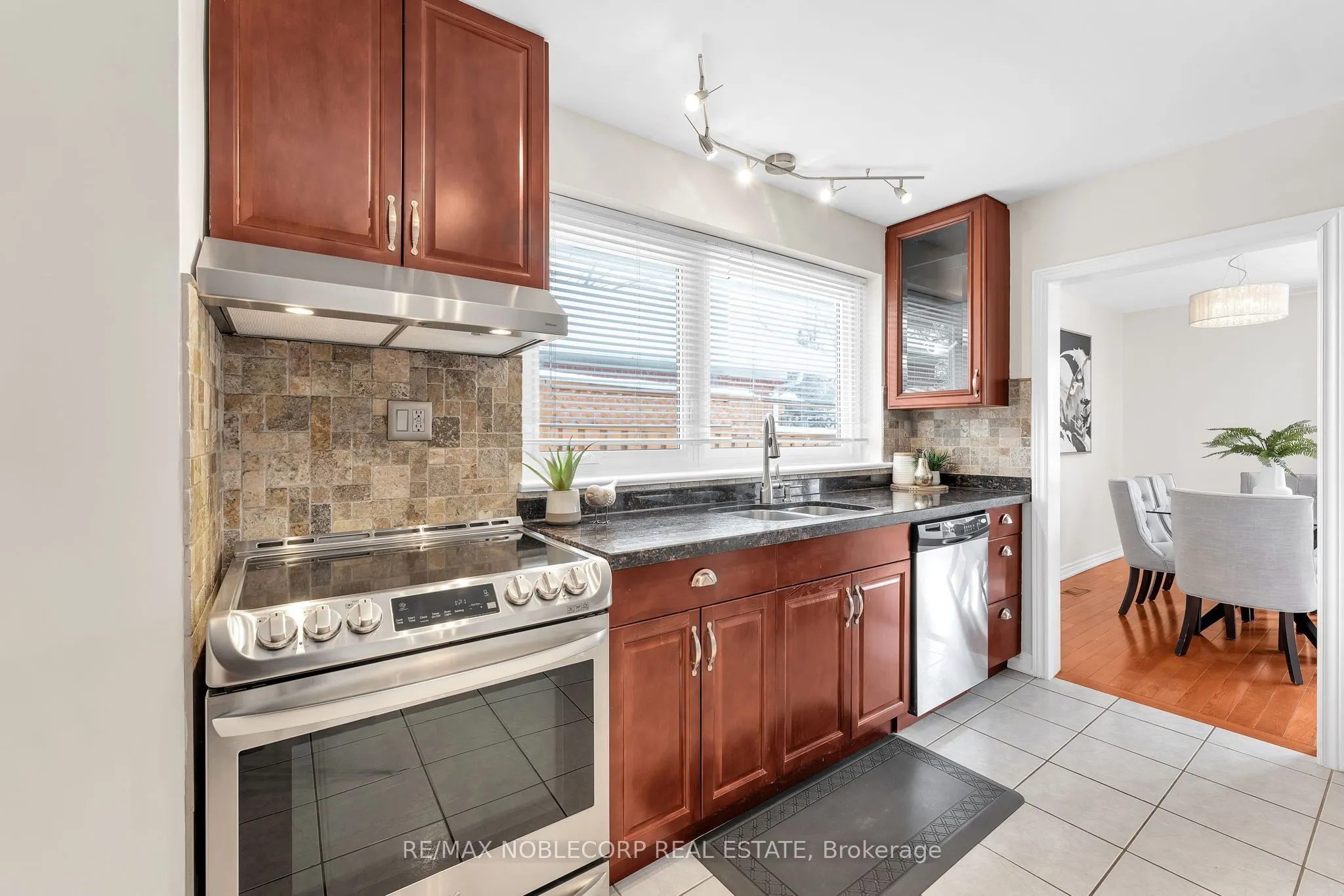 4230 Bloor Street W