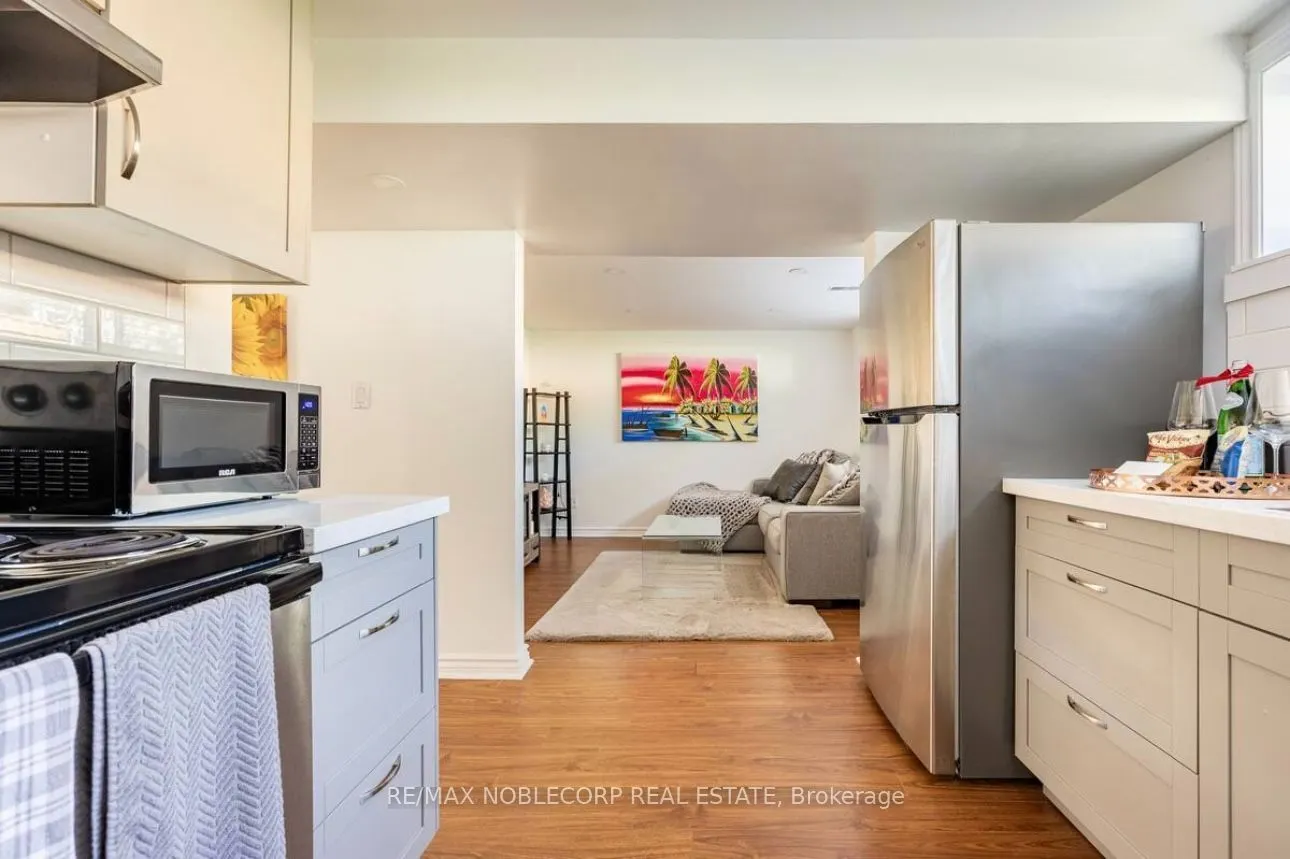 4230 Bloor Street W