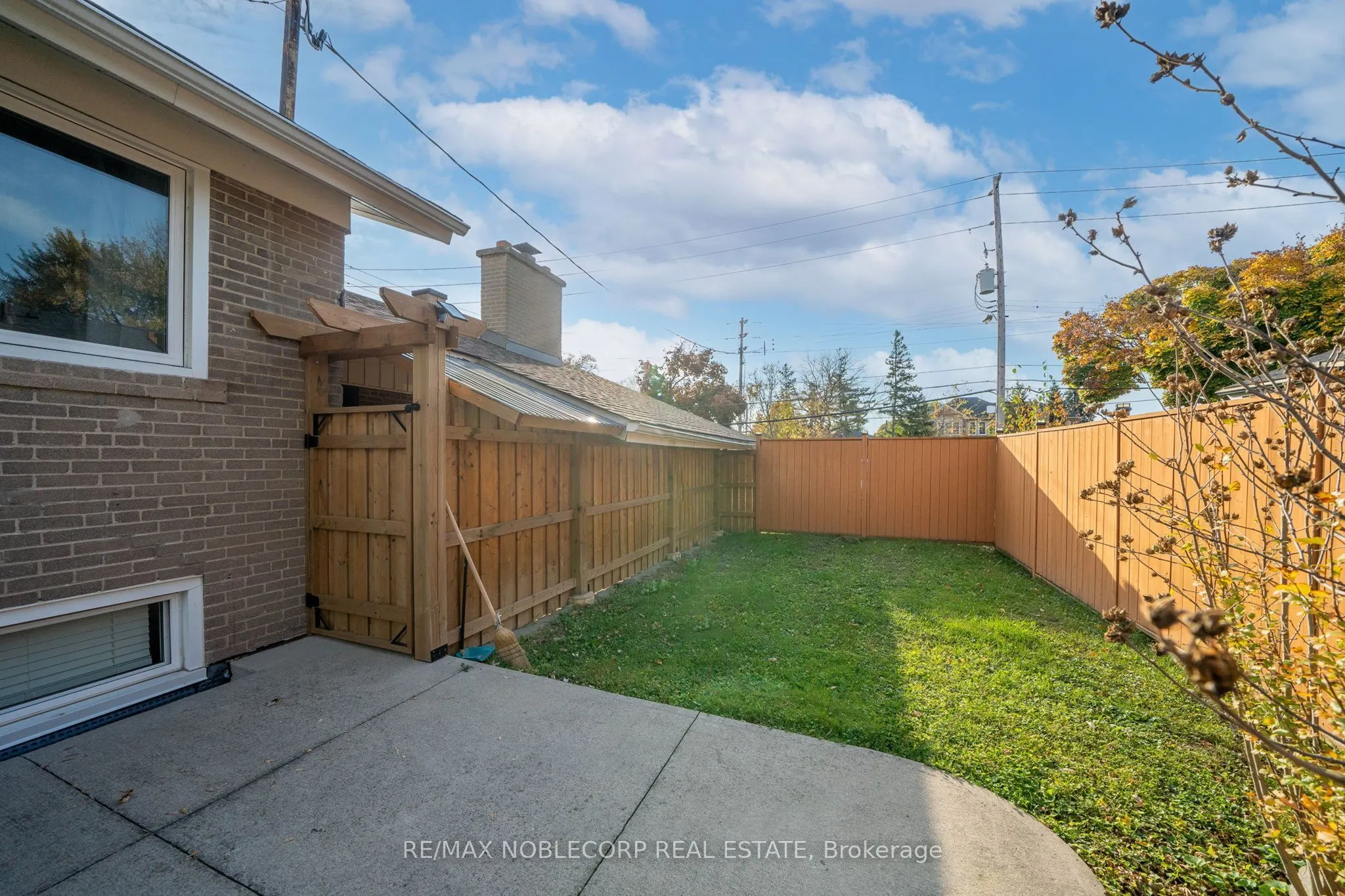 4230 Bloor Street W