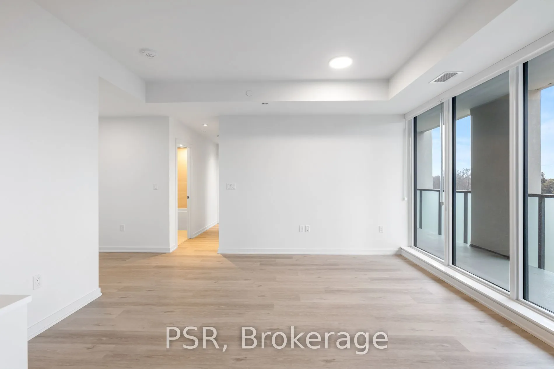 4365 Bloor Street W #403