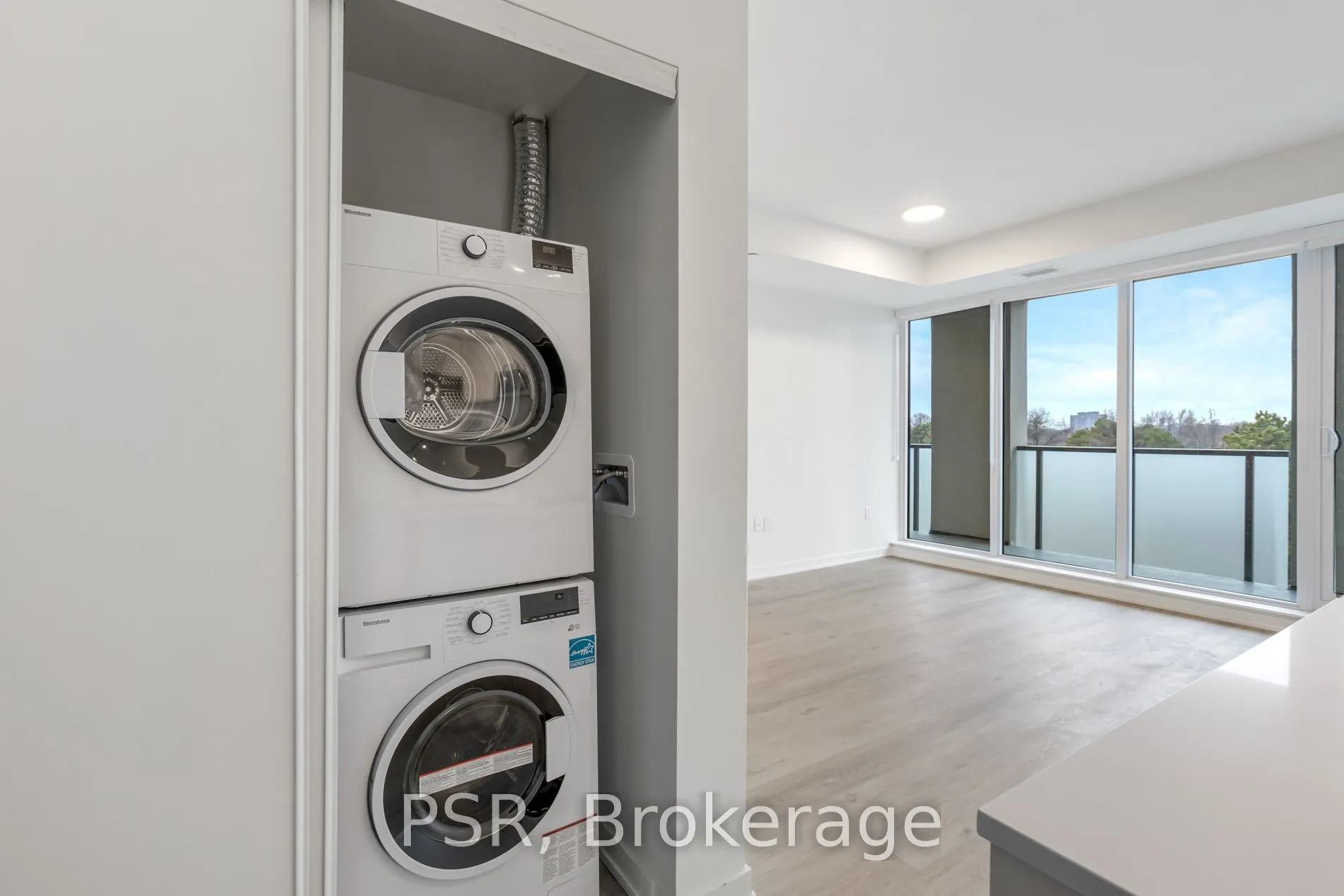 4365 Bloor Street W #403
