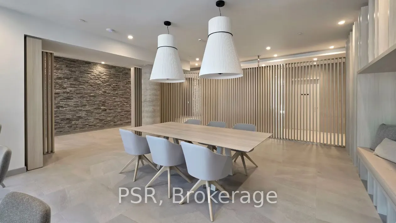 4365 Bloor Street W #403