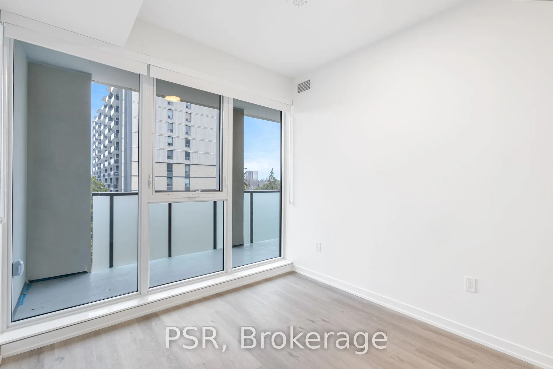 4365 Bloor Street W #403