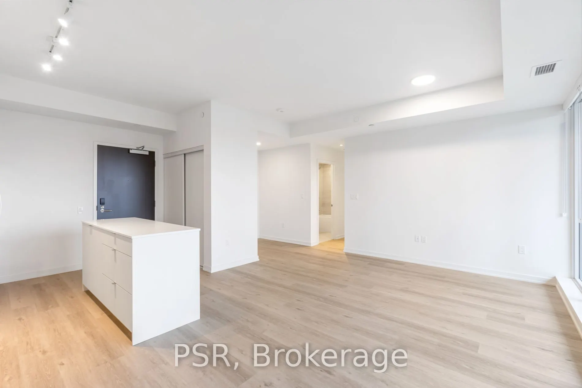 4365 Bloor Street W #403