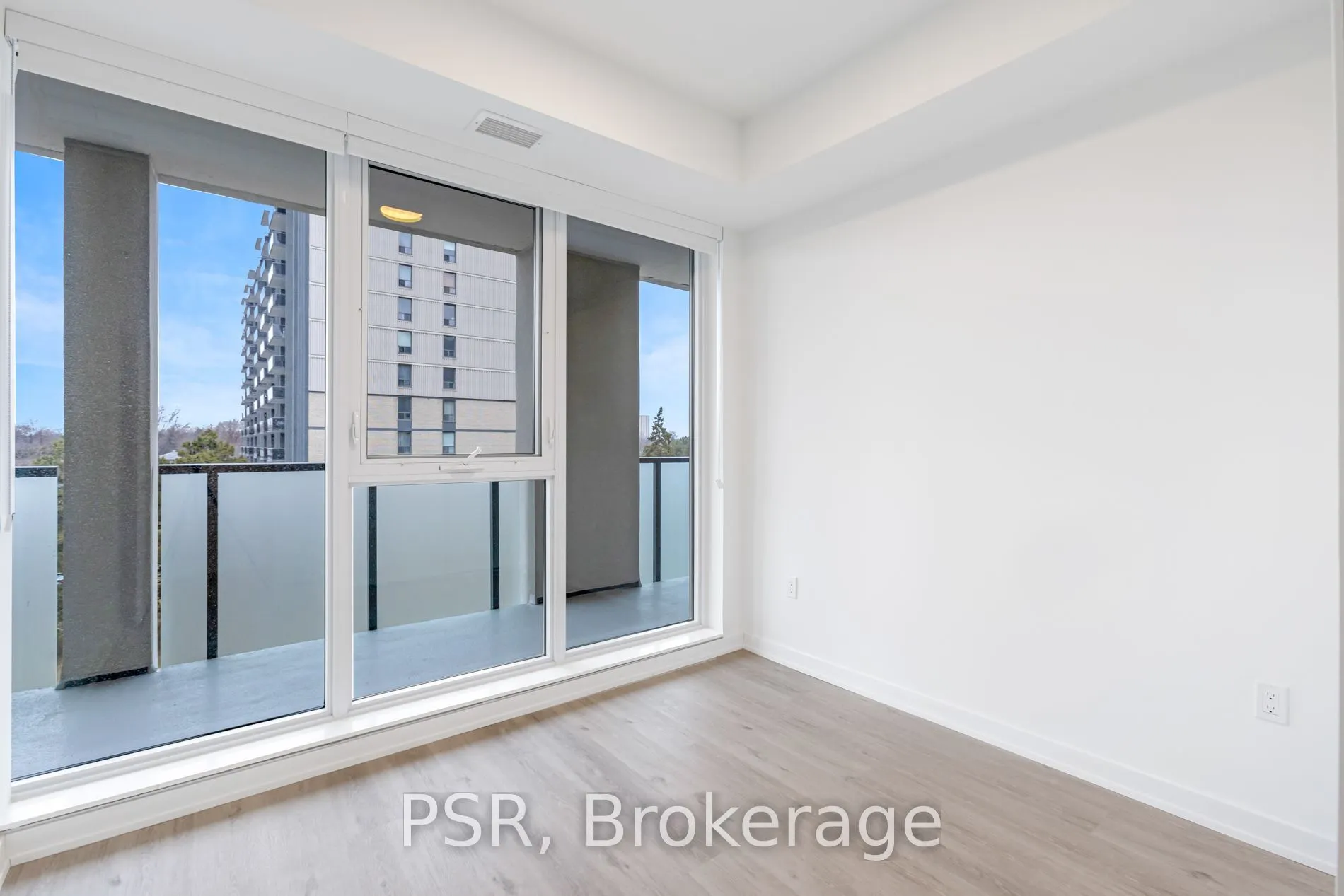 4365 Bloor Street W #403