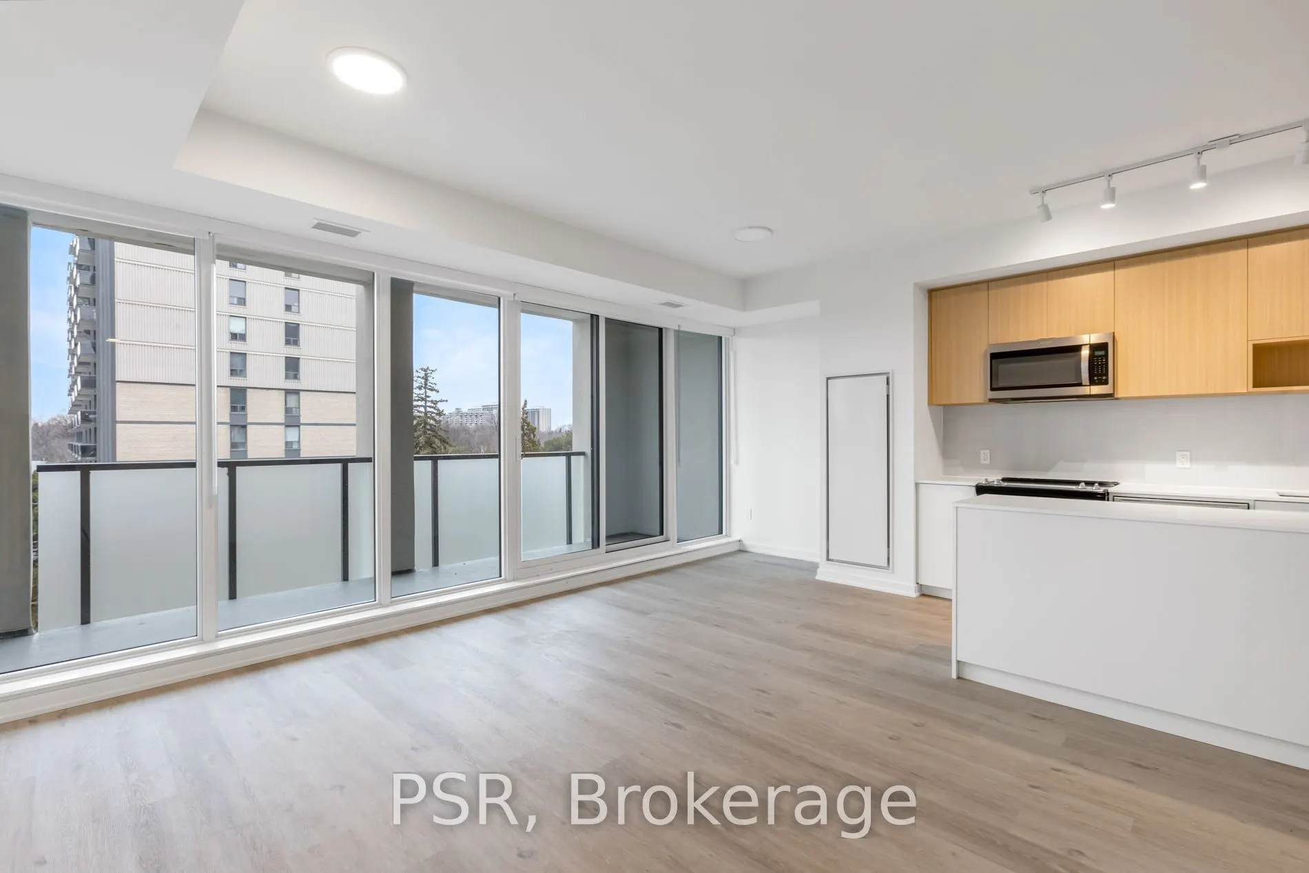 4365 Bloor Street W #403