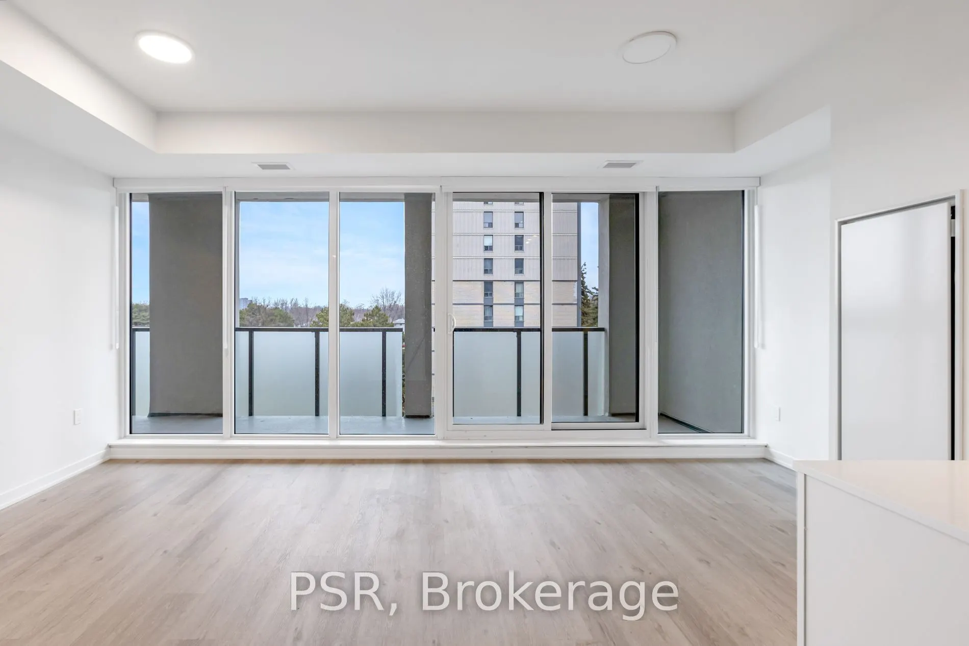 4365 Bloor Street W #403