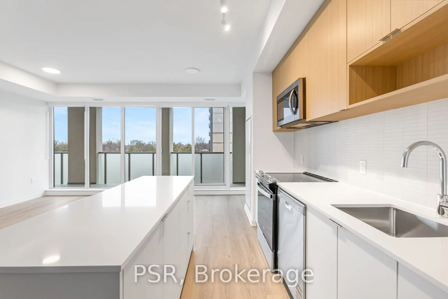 4365 Bloor Street W #403