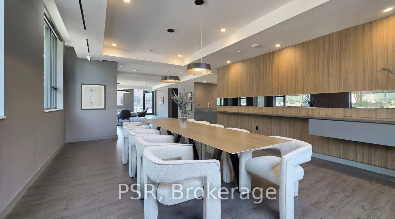 4365 Bloor Street W #403